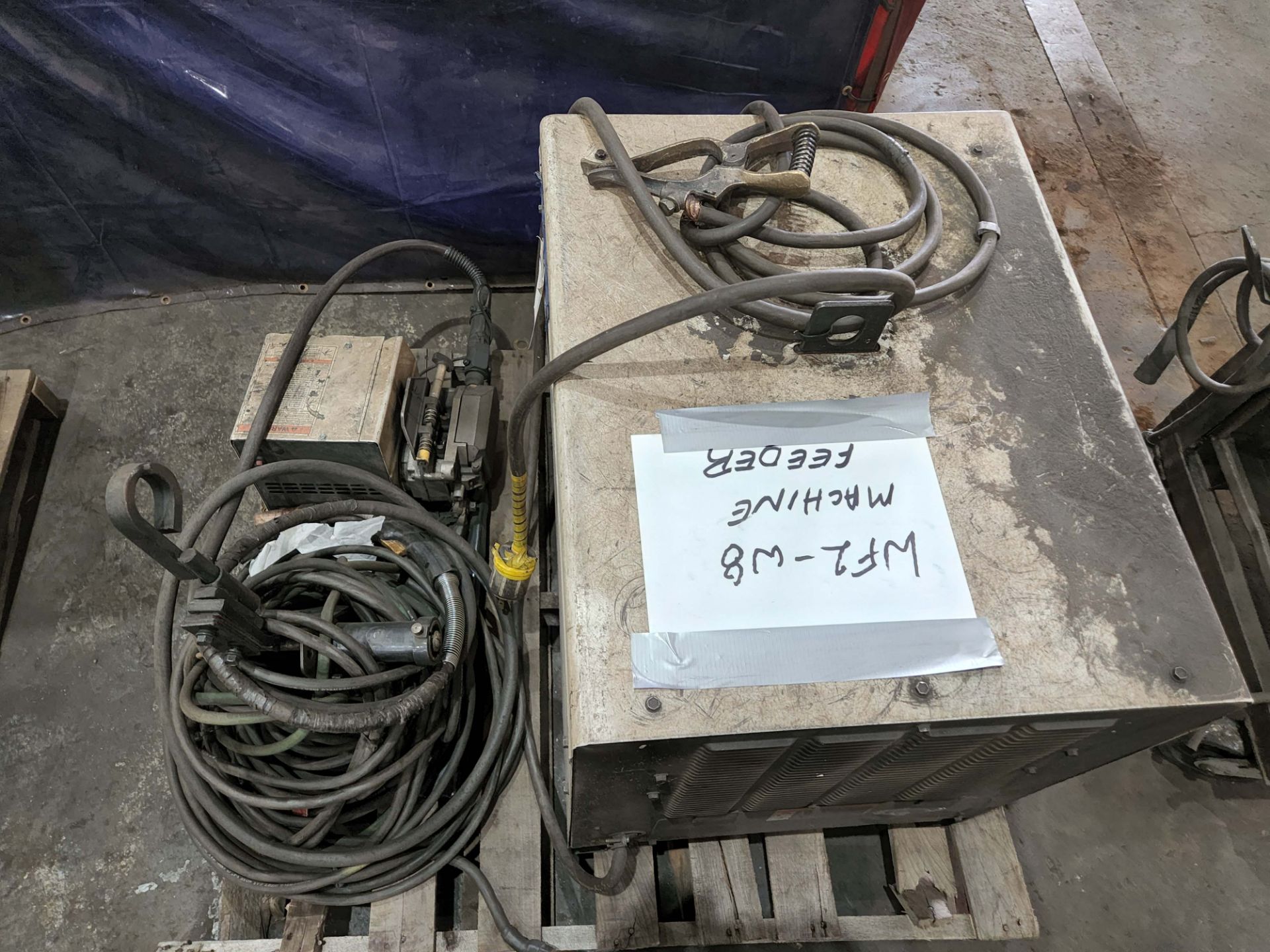 HOBART CYBERWELD 302 DIGITAL MIG WELDER WITH LINCOLN WIRE FEEDER, CABLES, NO GUN, S/N LA199357 (UNIT