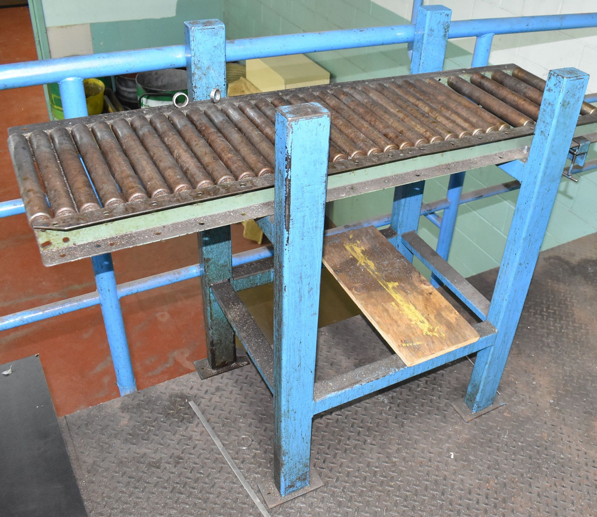 LOT/ 15"x51" in feed roller conveyor & 15"x186" out feed roller conveyor (CI) [RIGGING FEE FOR - Image 2 of 2