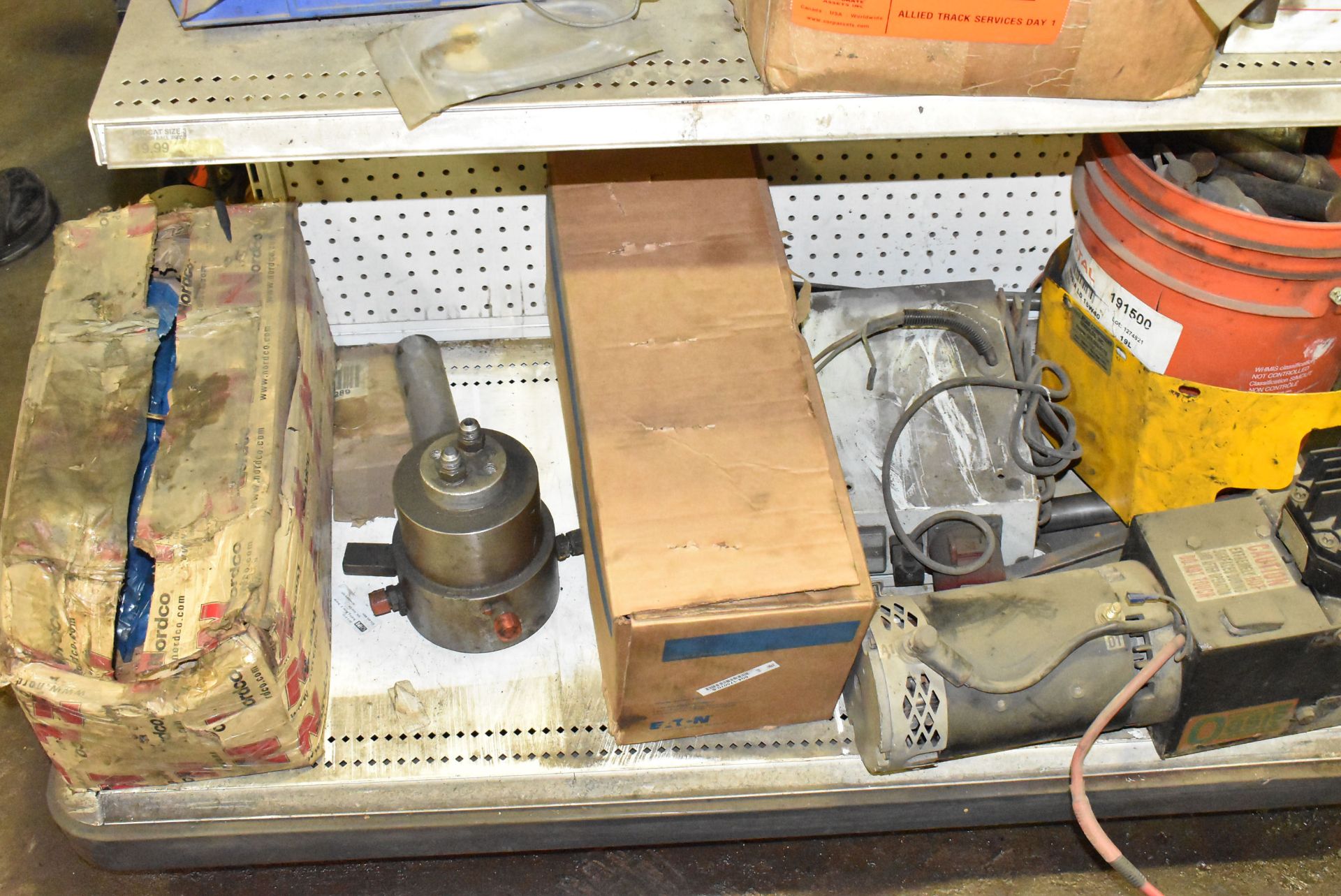 LOT/ CONTENTS OF RACK - TRIPP PARTS, CONTROLS, HYDRAULIC PARTS, CYLINDERS, BITS, BRAKE SHOES, - Image 3 of 4