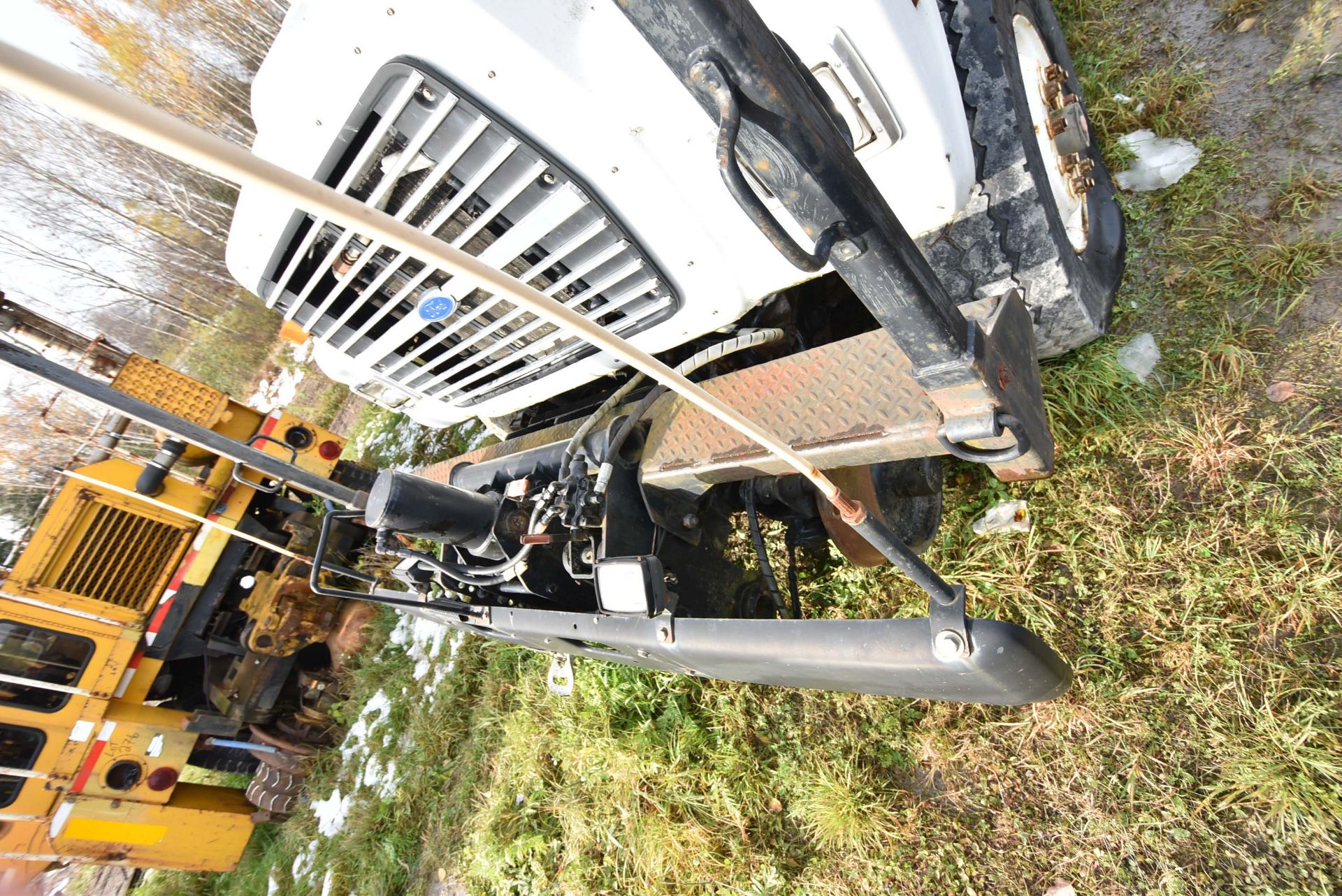 FORD (1997) LNT8000 TANDEM AXLE BOOM TRUCK WITH CREW CAB, CUMMINS FD-1460 DIESEL ENGINE, NATIONAL - Image 12 of 22