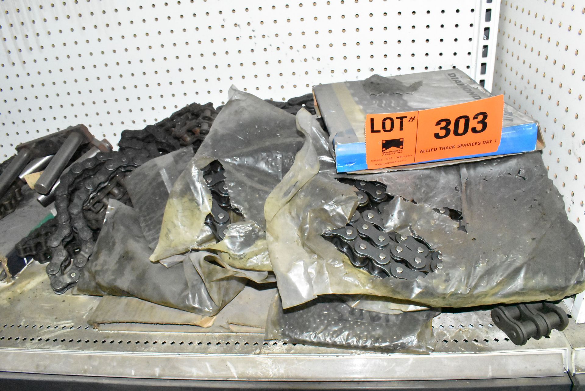 LOT/ CONTENTS OF RACK - SPROCKETS, ROLLER CHAIN AND PARTS (LOCATED AT 1891 SEYMOUR ST, NORTH BAY, - Image 2 of 4