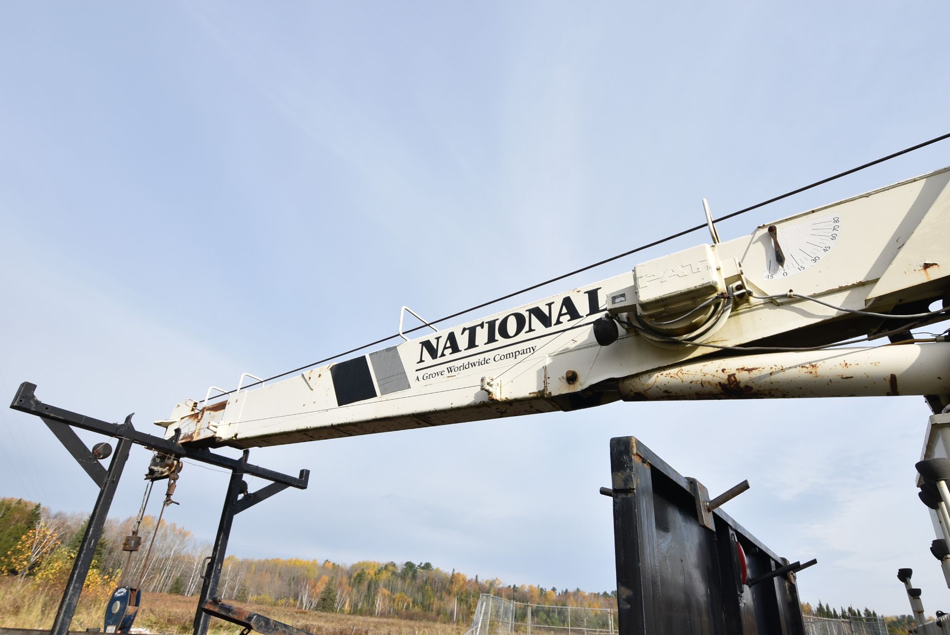 FORD (1997) LNT8000 TANDEM AXLE BOOM TRUCK WITH CREW CAB, CUMMINS FD-1460 DIESEL ENGINE, NATIONAL - Image 7 of 22