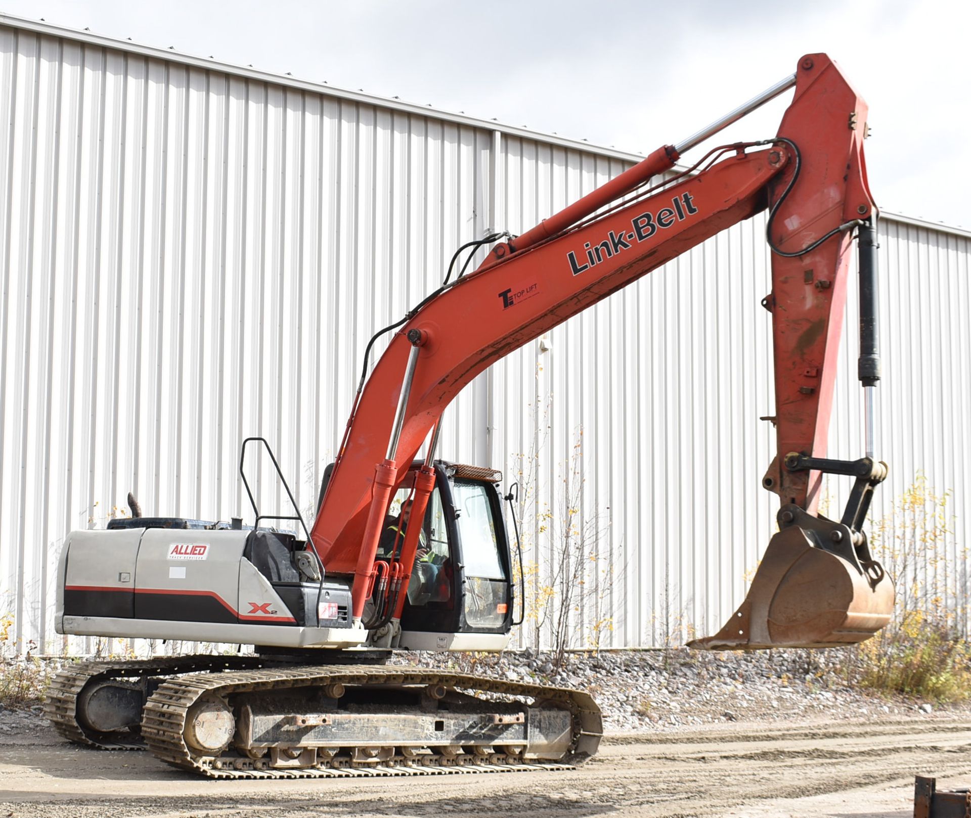 LINK BELT (2010) 210X2 HYDRAULIC TRACKED EXCAVATOR WITH DIESEL ENGINE, 11,075 HRS (RECORDED ON METER - Image 7 of 27