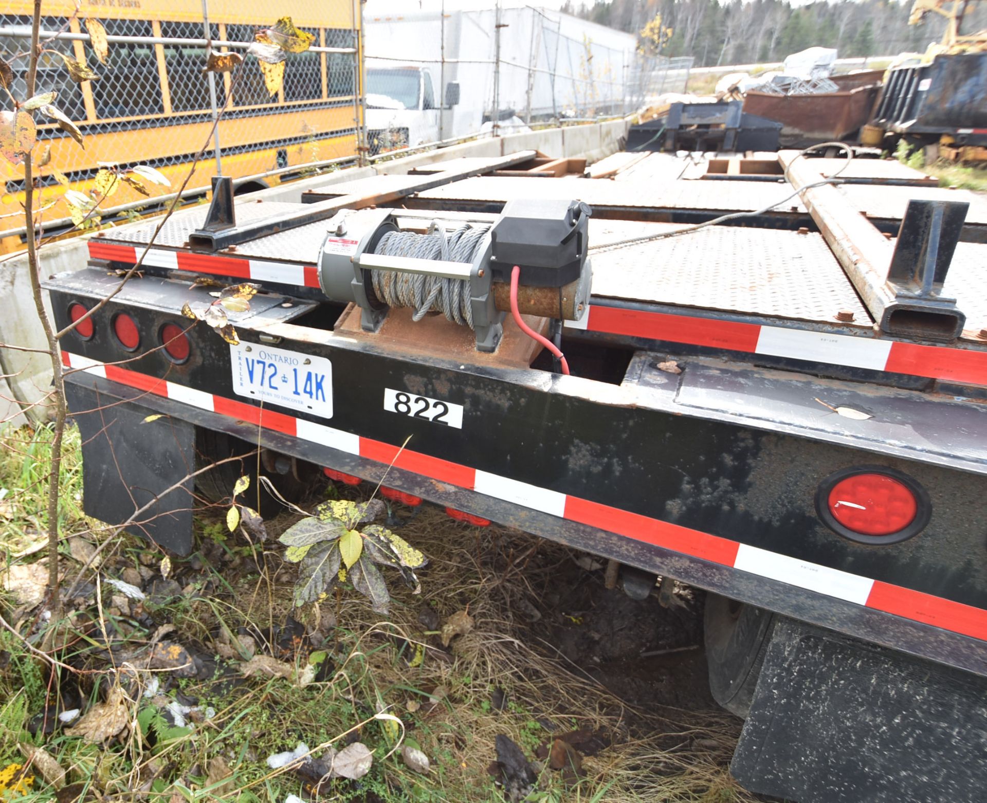 CHALLENGER (2002) RJ-50 TRI AXLE FLOAT TRAILER WITH RAIL KIT, VIN 1W8A11E392S000314 (822) (LOCATED - Image 6 of 9