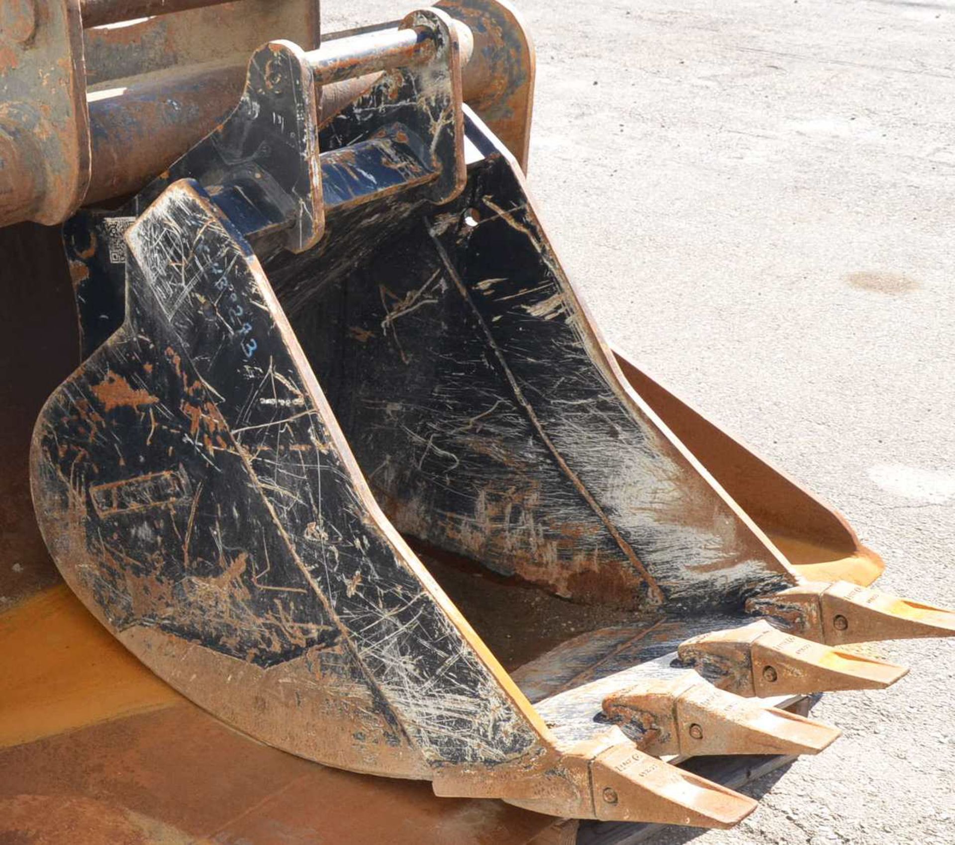 CAT STANDARD BUCKET ATTACHMENT, S/N N/A (LOCATED AT 169A S SERVICE RD, GRIMSBY, ON, L3M 4H6)