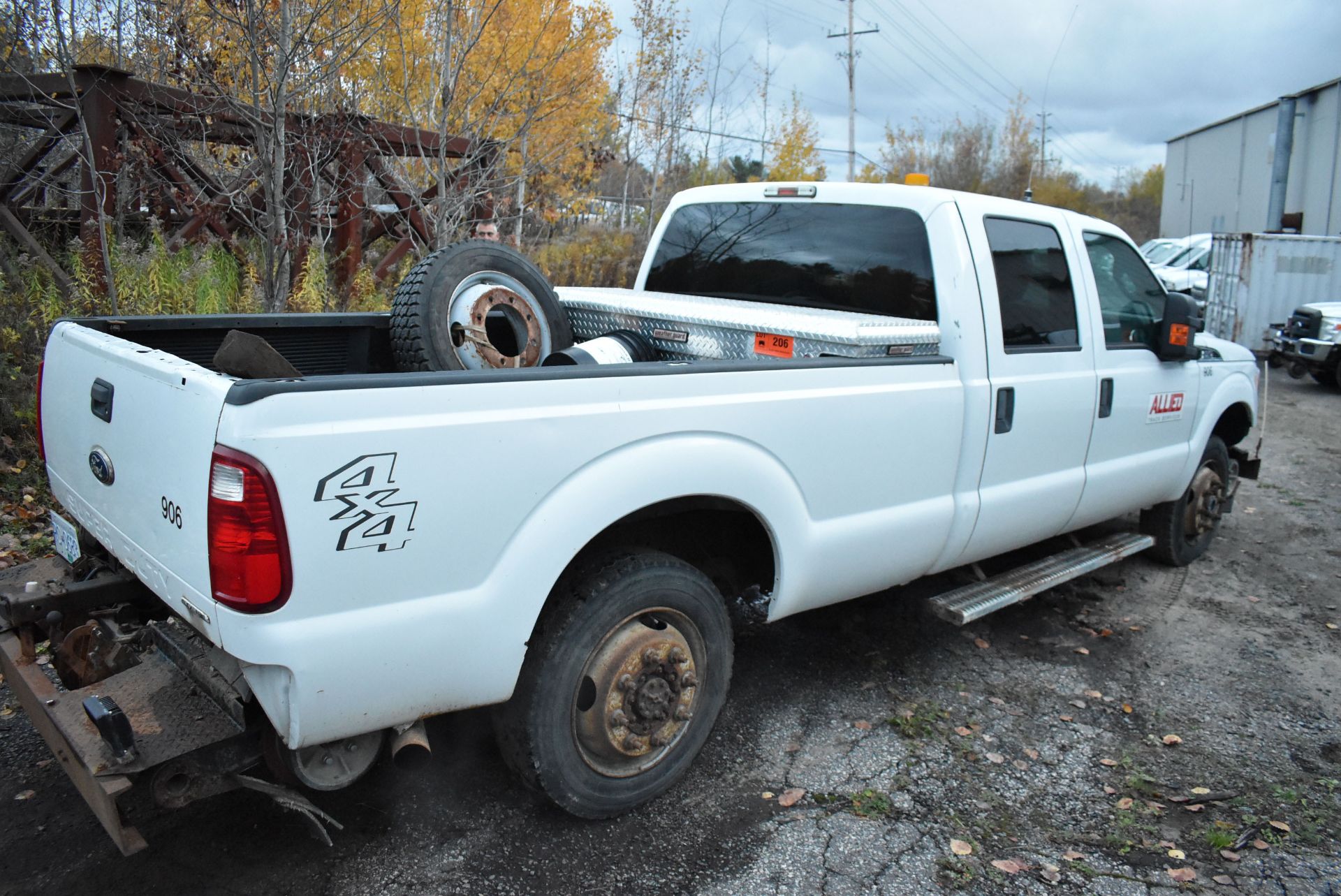 FORD (2012) F-250 XLT CREW CAB PICKUP TRUCK WITH 6.2 L V8 GAS ENGINE, AUTO TRANSMISSION, 4X4, HI- - Image 22 of 24