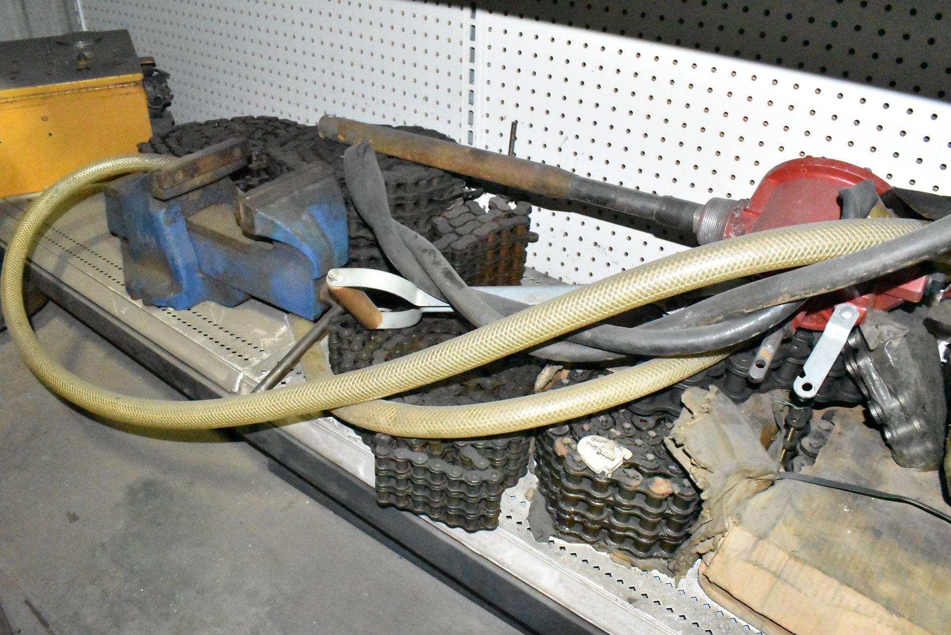 LOT/ CONTENTS OF RACK - SPROCKETS, ROLLER CHAIN AND PARTS (LOCATED AT 1891 SEYMOUR ST, NORTH BAY, - Image 4 of 4