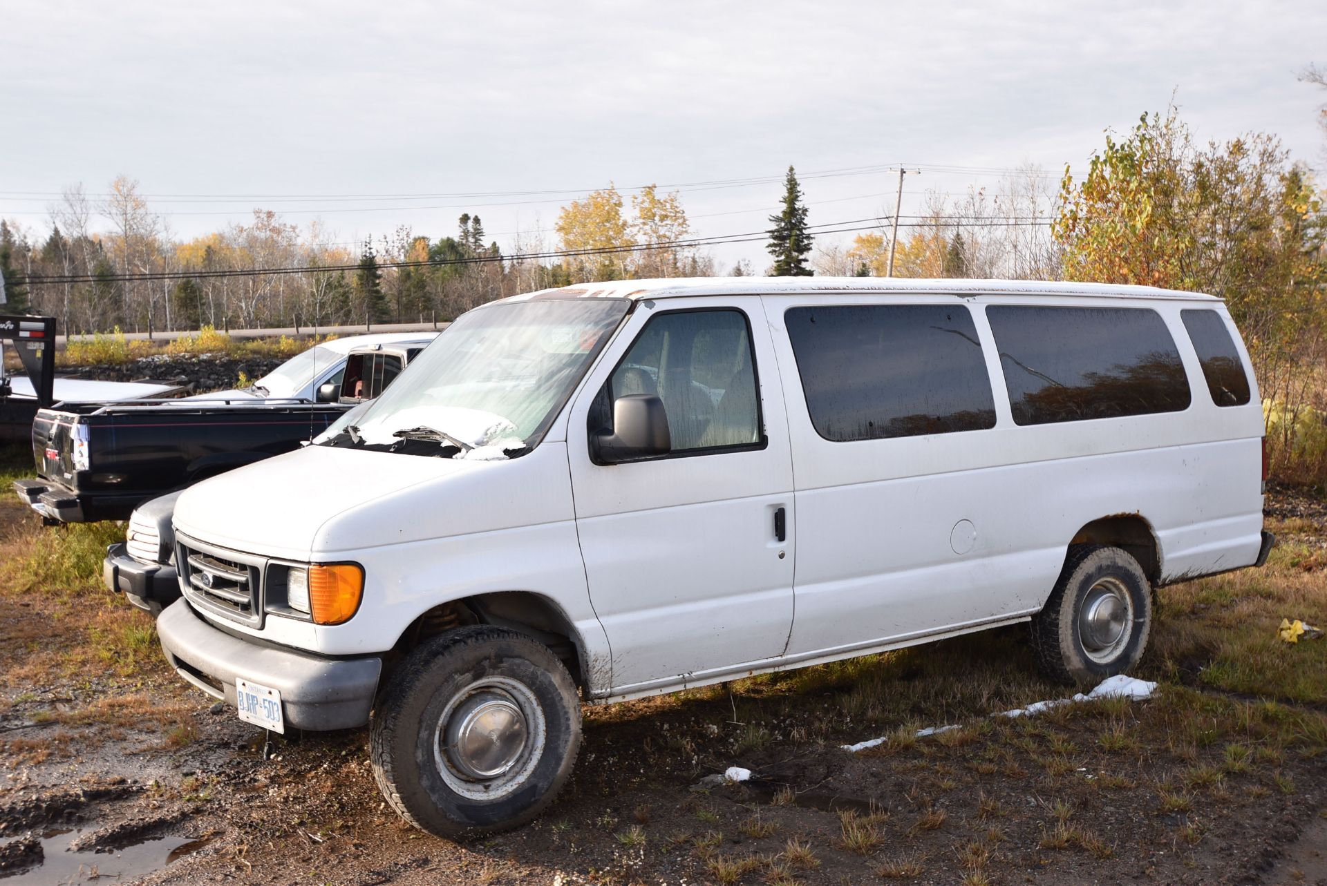 FORD (2006) E-350 PASSENGER VAN WITH 5.4 L V8 GAS ENGINE, AUTOMATIC TRANSMISSION, RWD, 402,043 KM ( - Image 2 of 10