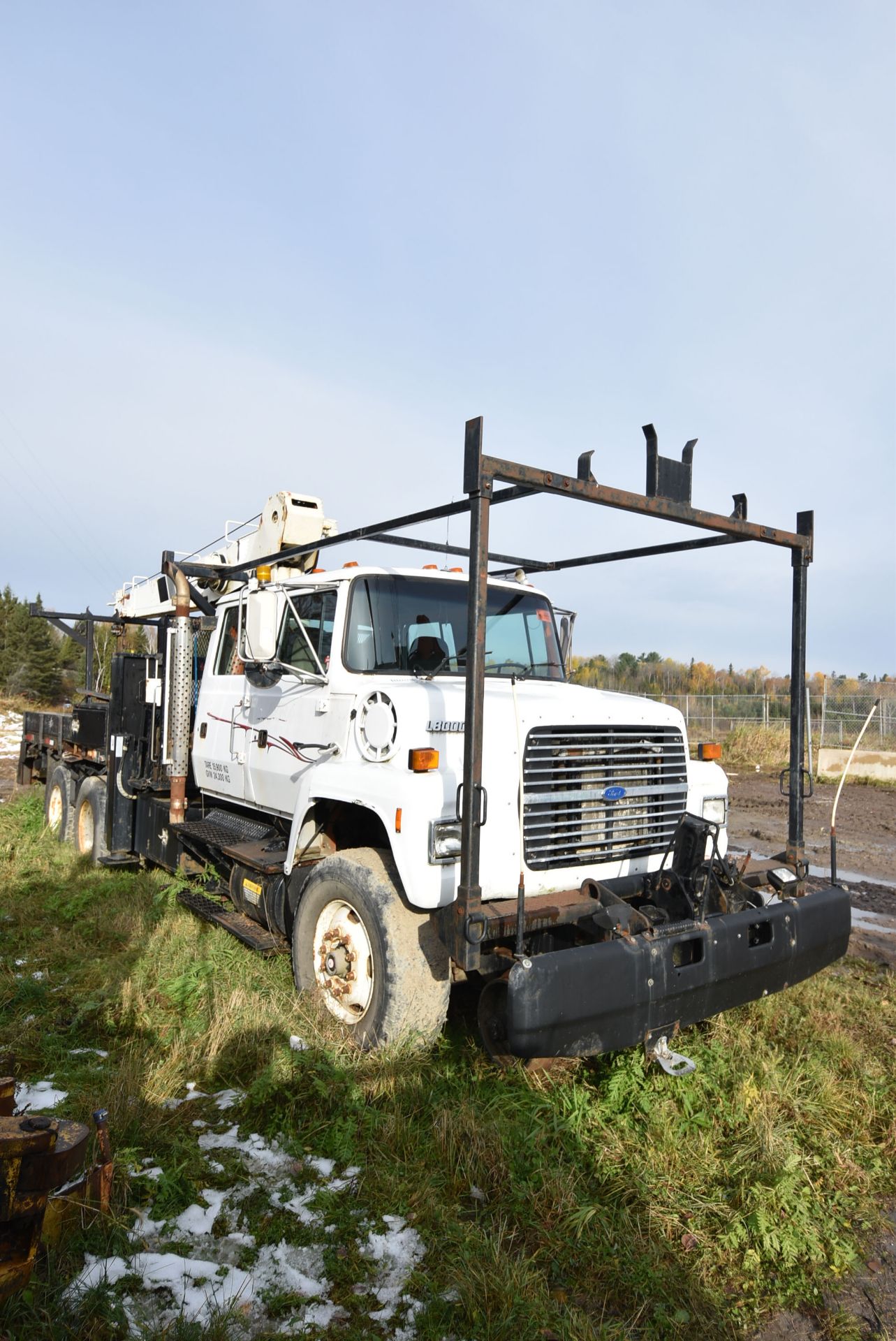 FORD (1997) LNT8000 TANDEM AXLE BOOM TRUCK WITH CREW CAB, CUMMINS FD-1460 DIESEL ENGINE, NATIONAL - Image 10 of 22