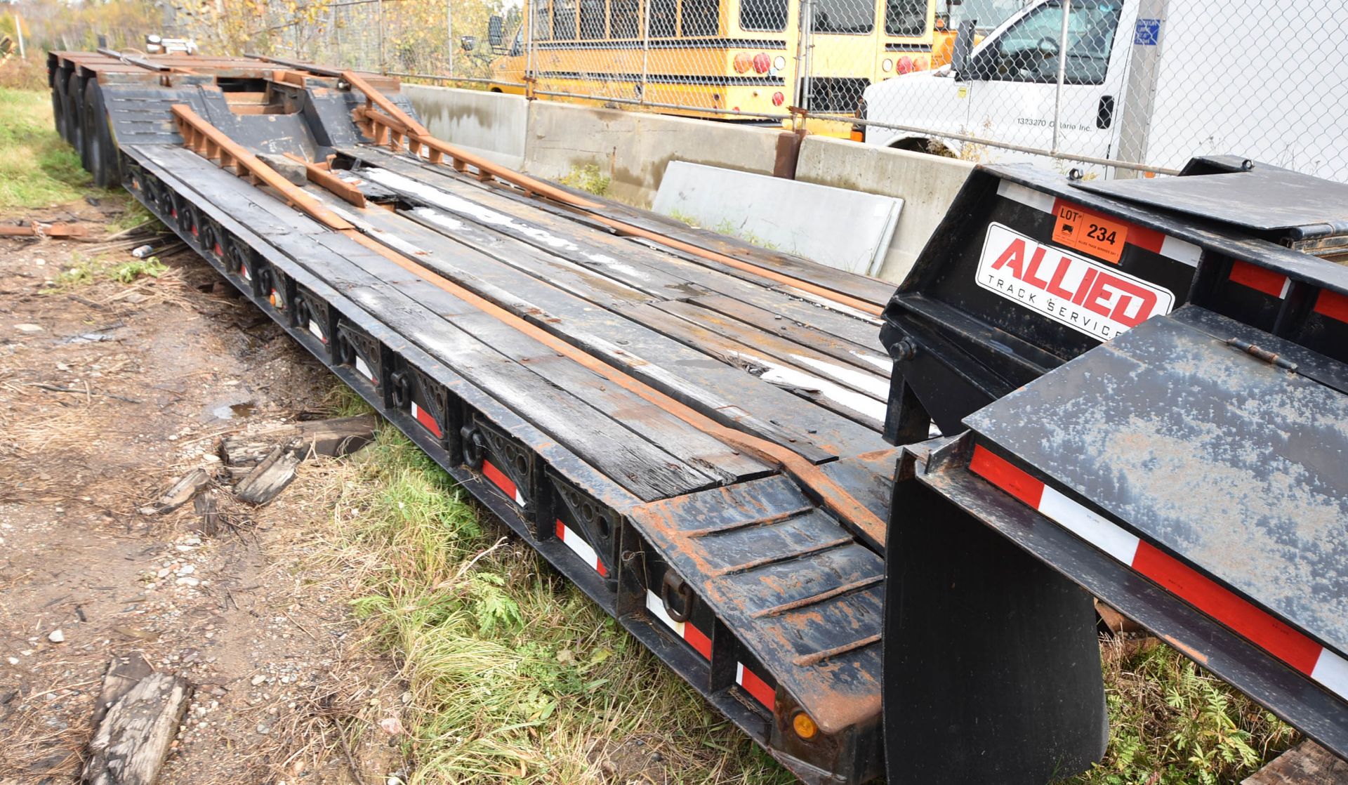 CHALLENGER (2002) RJ-50 TRI AXLE FLOAT TRAILER WITH RAIL KIT, VIN 1W8A11E392S000314 (822) (LOCATED