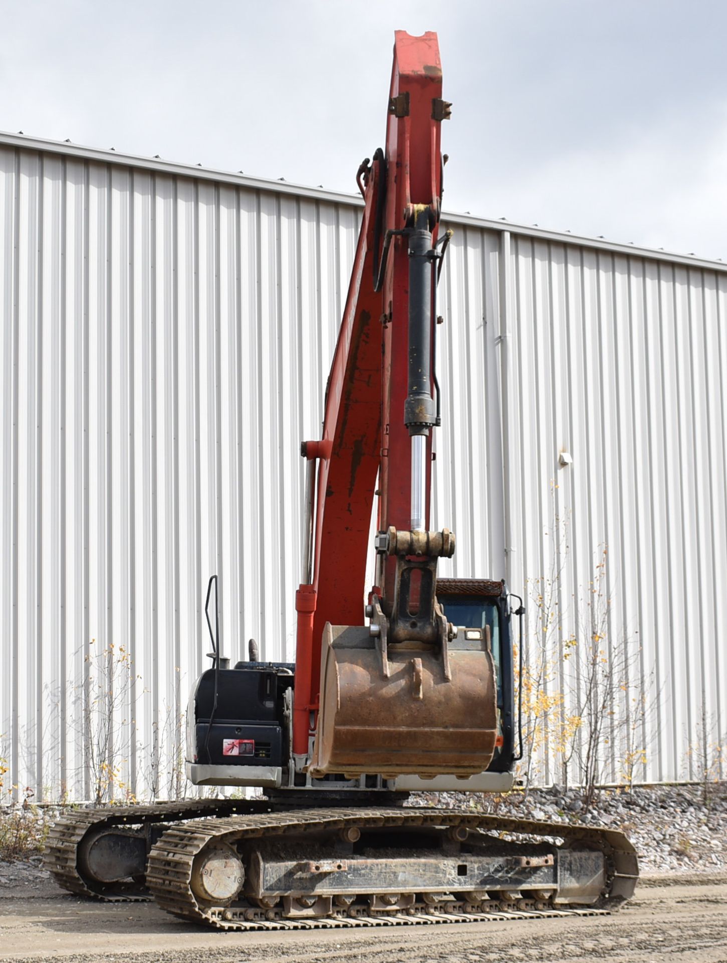 LINK BELT (2010) 210X2 HYDRAULIC TRACKED EXCAVATOR WITH DIESEL ENGINE, 11,075 HRS (RECORDED ON METER - Image 5 of 27