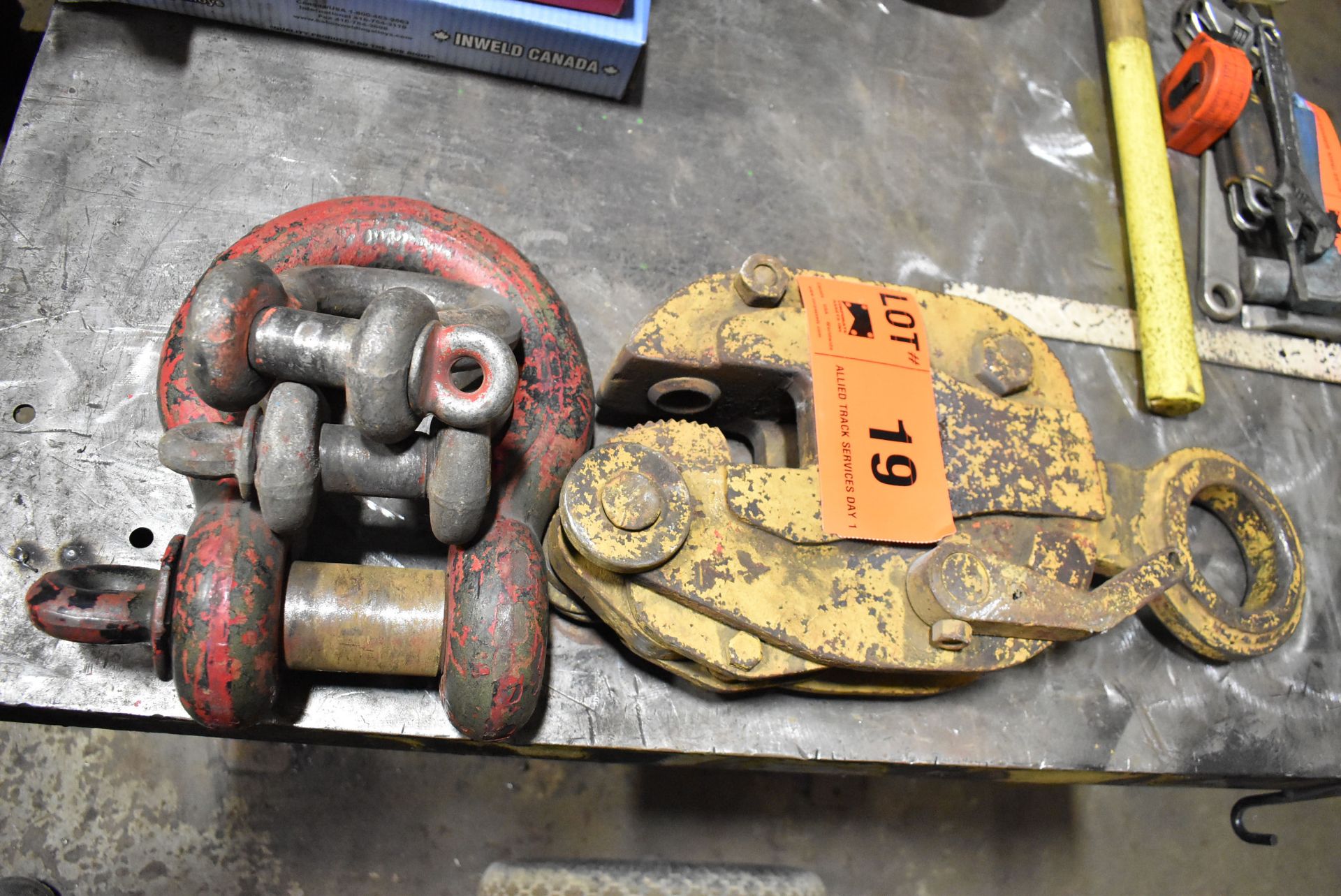 LOT/ SHEET LIFTER AND SHACKLES (LOCATED AT 1891 SEYMOUR ST, NORTH BAY, ON)