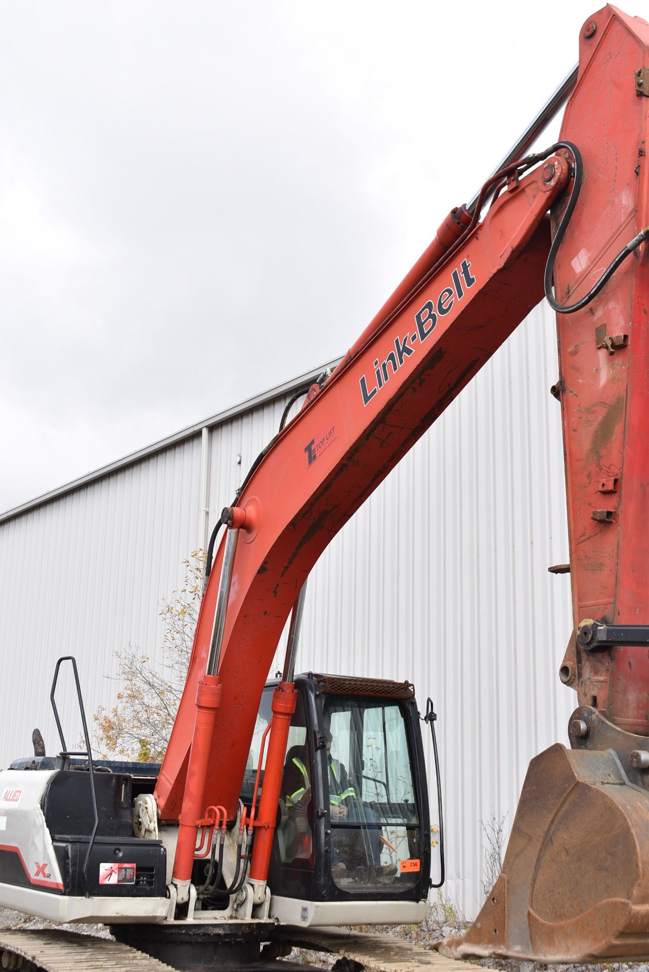 LINK BELT (2010) 210X2 HYDRAULIC TRACKED EXCAVATOR WITH DIESEL ENGINE, 11,075 HRS (RECORDED ON METER - Image 21 of 27