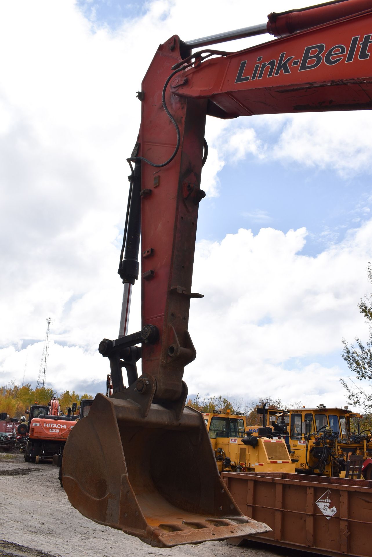 LINK BELT (2010) 210X2 HYDRAULIC TRACKED EXCAVATOR WITH DIESEL ENGINE, 11,075 HRS (RECORDED ON METER - Image 19 of 27