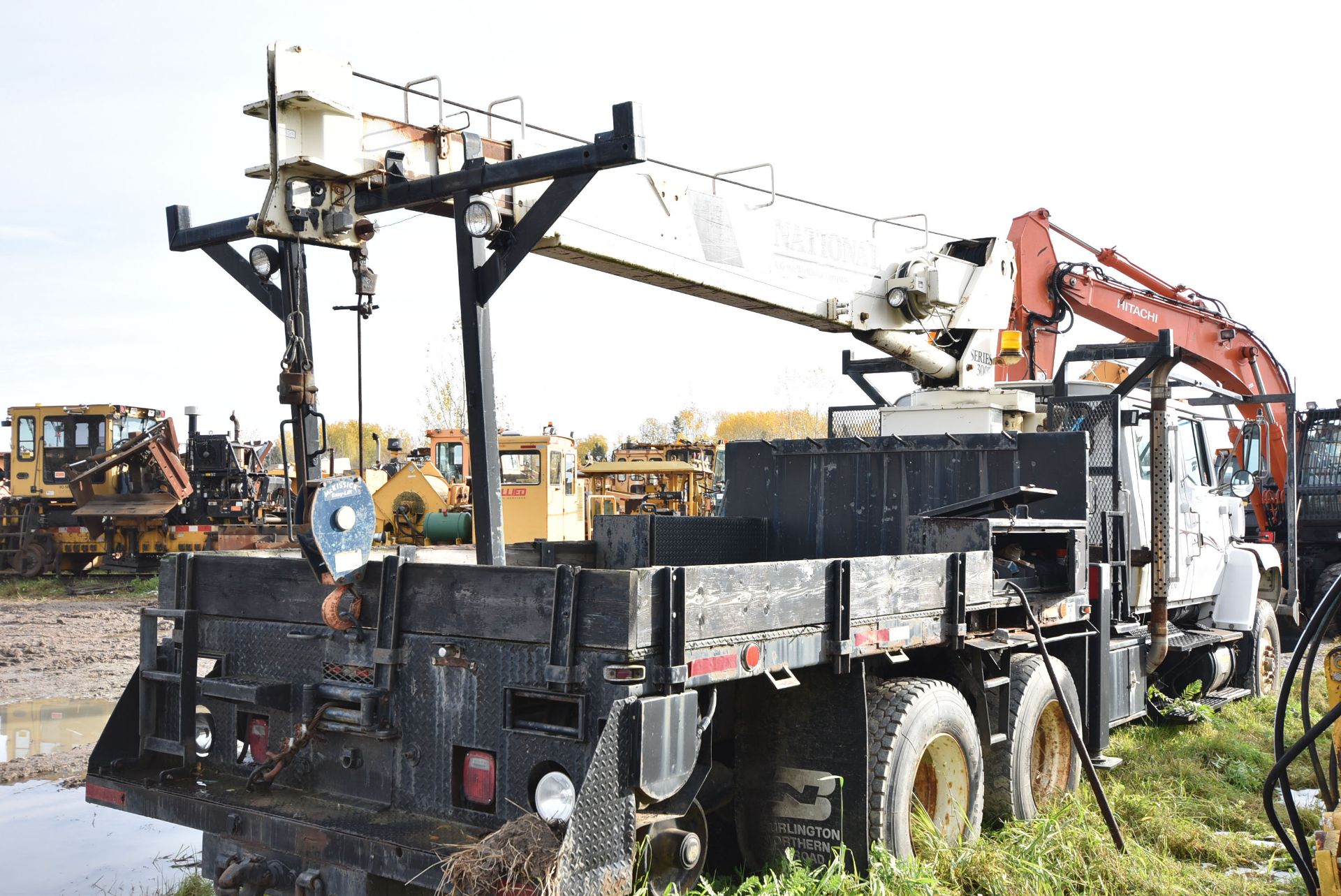 FORD (1997) LNT8000 TANDEM AXLE BOOM TRUCK WITH CREW CAB, CUMMINS FD-1460 DIESEL ENGINE, NATIONAL - Image 6 of 22