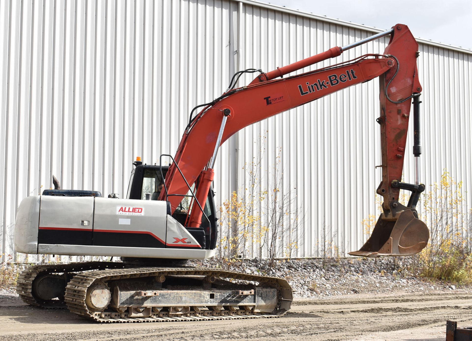 LINK BELT (2010) 210X2 HYDRAULIC TRACKED EXCAVATOR WITH DIESEL ENGINE, 11,075 HRS (RECORDED ON METER - Image 9 of 27