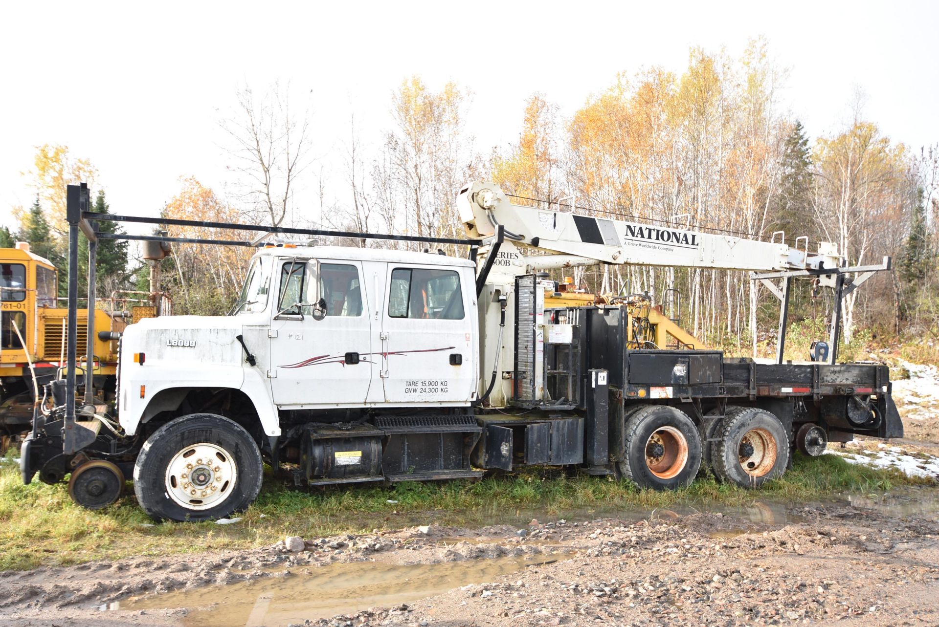 FORD (1997) LNT8000 TANDEM AXLE BOOM TRUCK WITH CREW CAB, CUMMINS FD-1460 DIESEL ENGINE, NATIONAL - Image 3 of 22