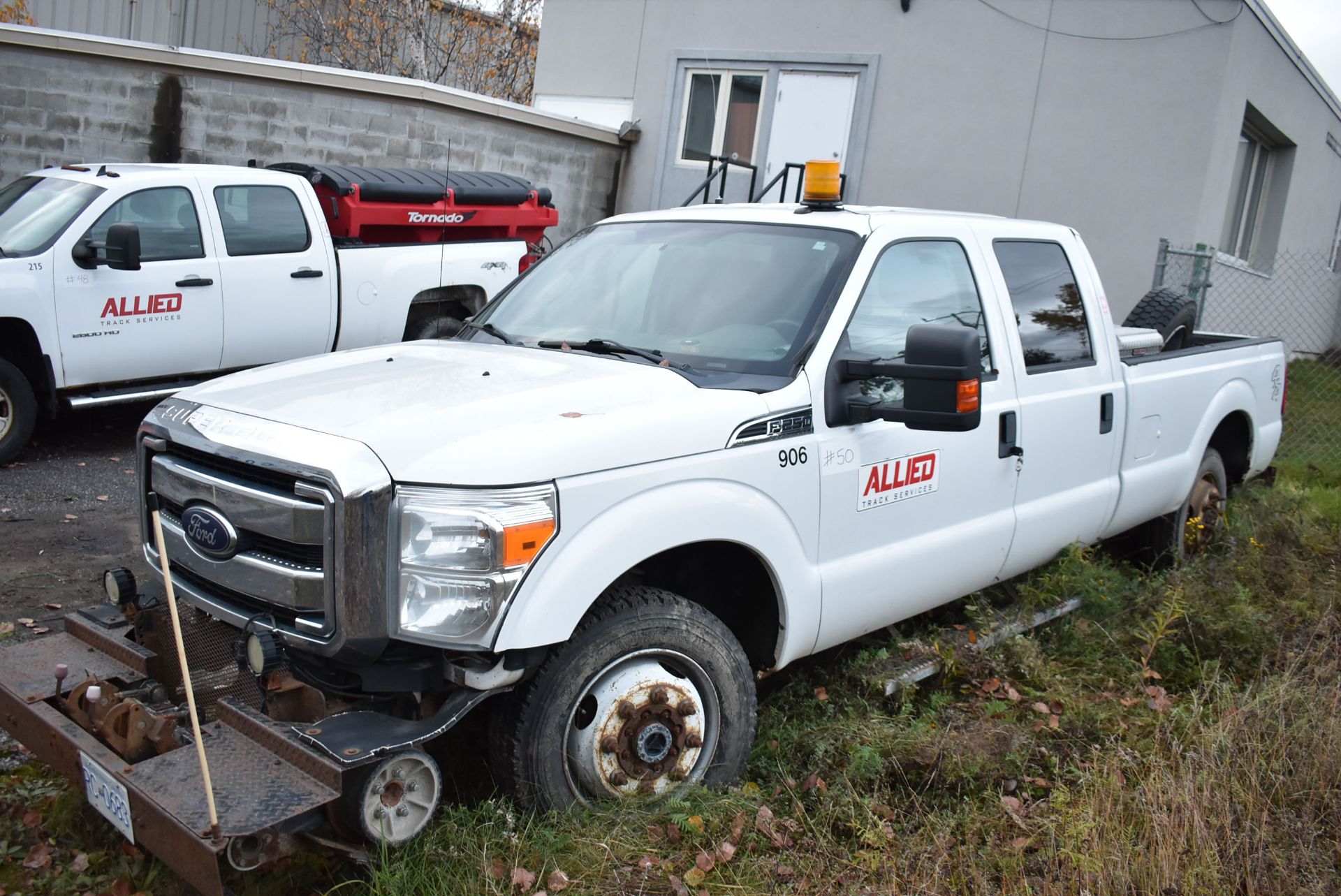 FORD (2012) F-250 XLT CREW CAB PICKUP TRUCK WITH 6.2 L V8 GAS ENGINE, AUTO TRANSMISSION, 4X4, HI-