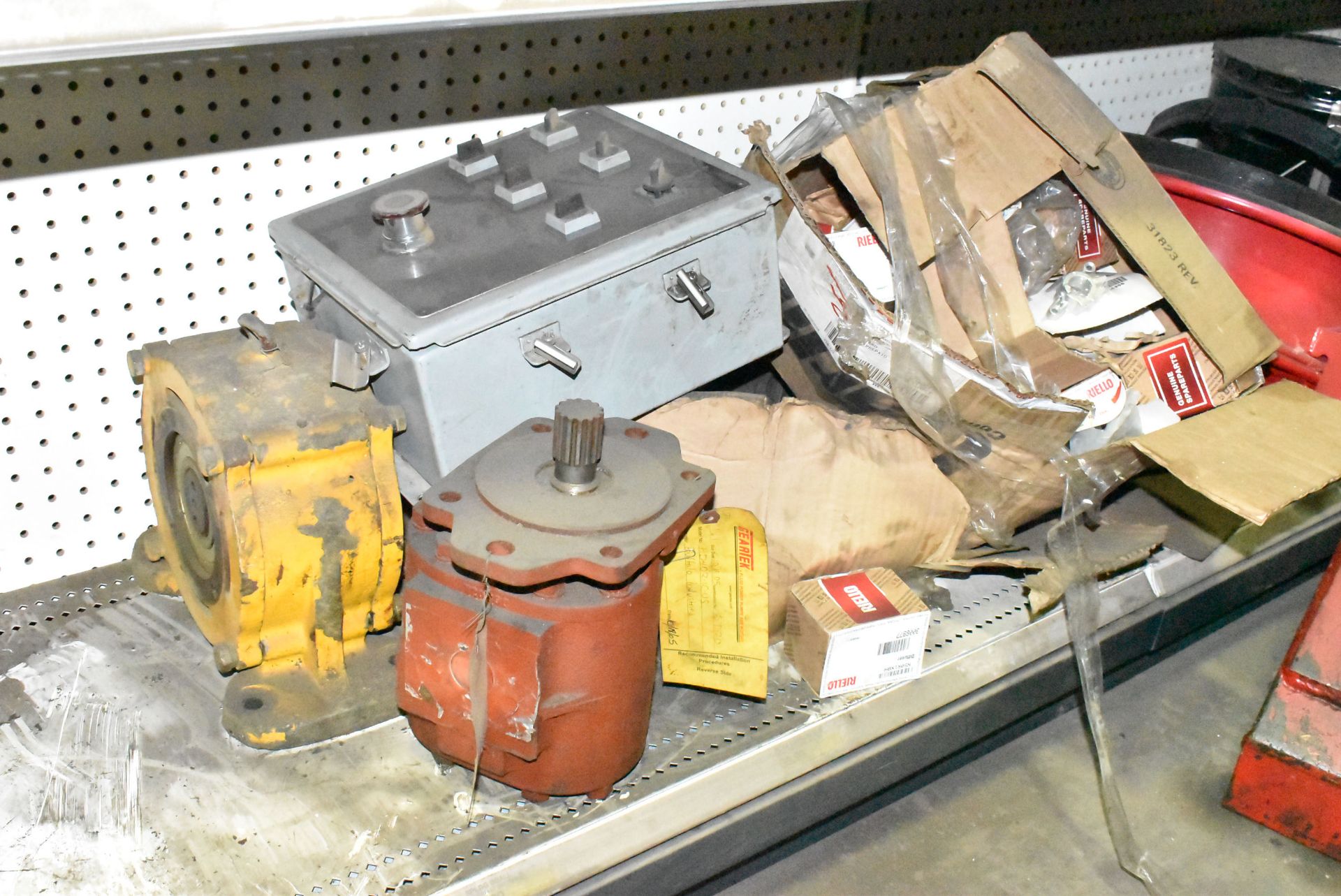 LOT/ CONTENTS OF RACK - HYDRAULIC CONTROLS, PARTS AND COMPONENTS (LOCATED AT 1891 SEYMOUR ST, - Image 3 of 5