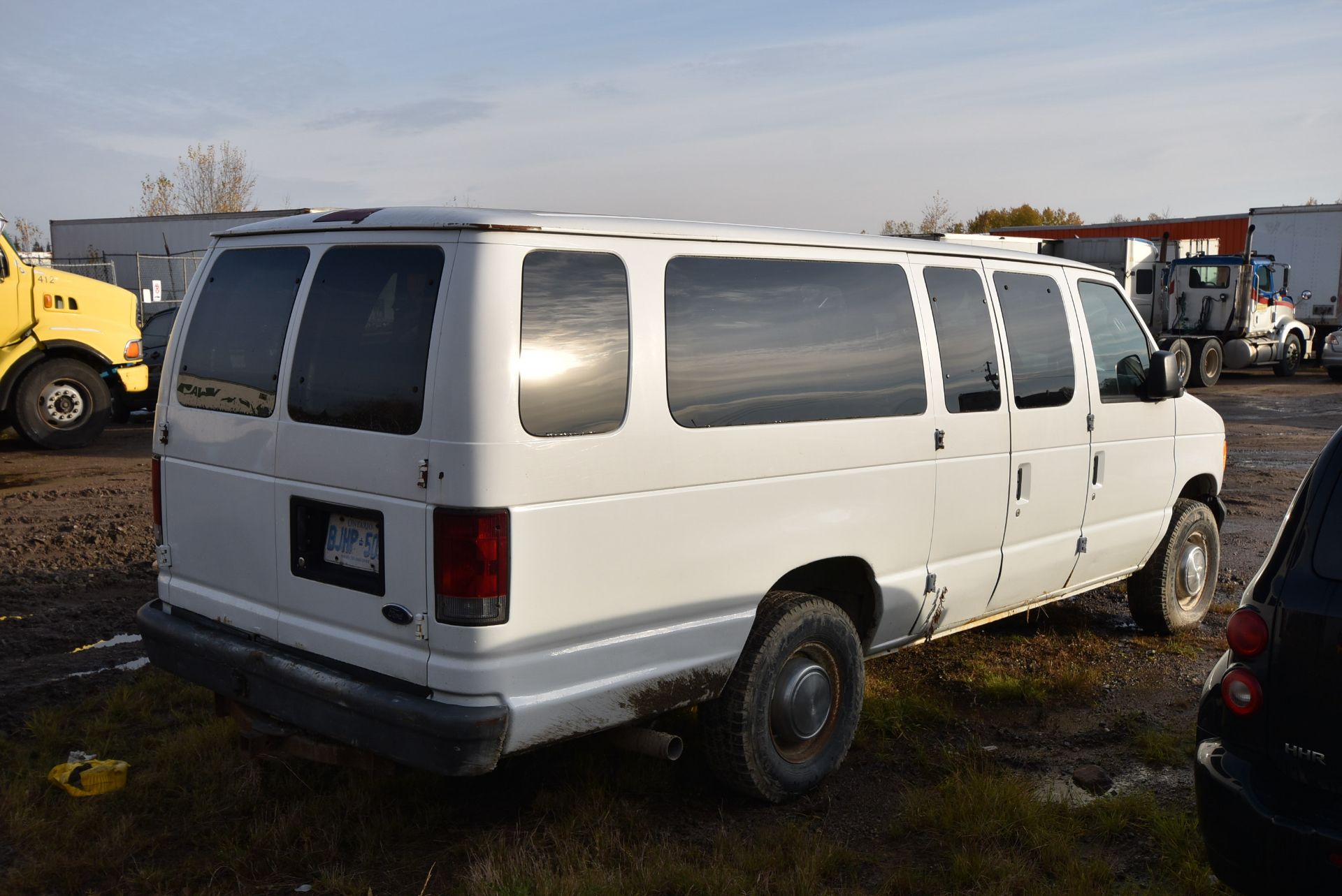 FORD (2006) E-350 PASSENGER VAN WITH 5.4 L V8 GAS ENGINE, AUTOMATIC TRANSMISSION, RWD, 402,043 KM ( - Image 5 of 10