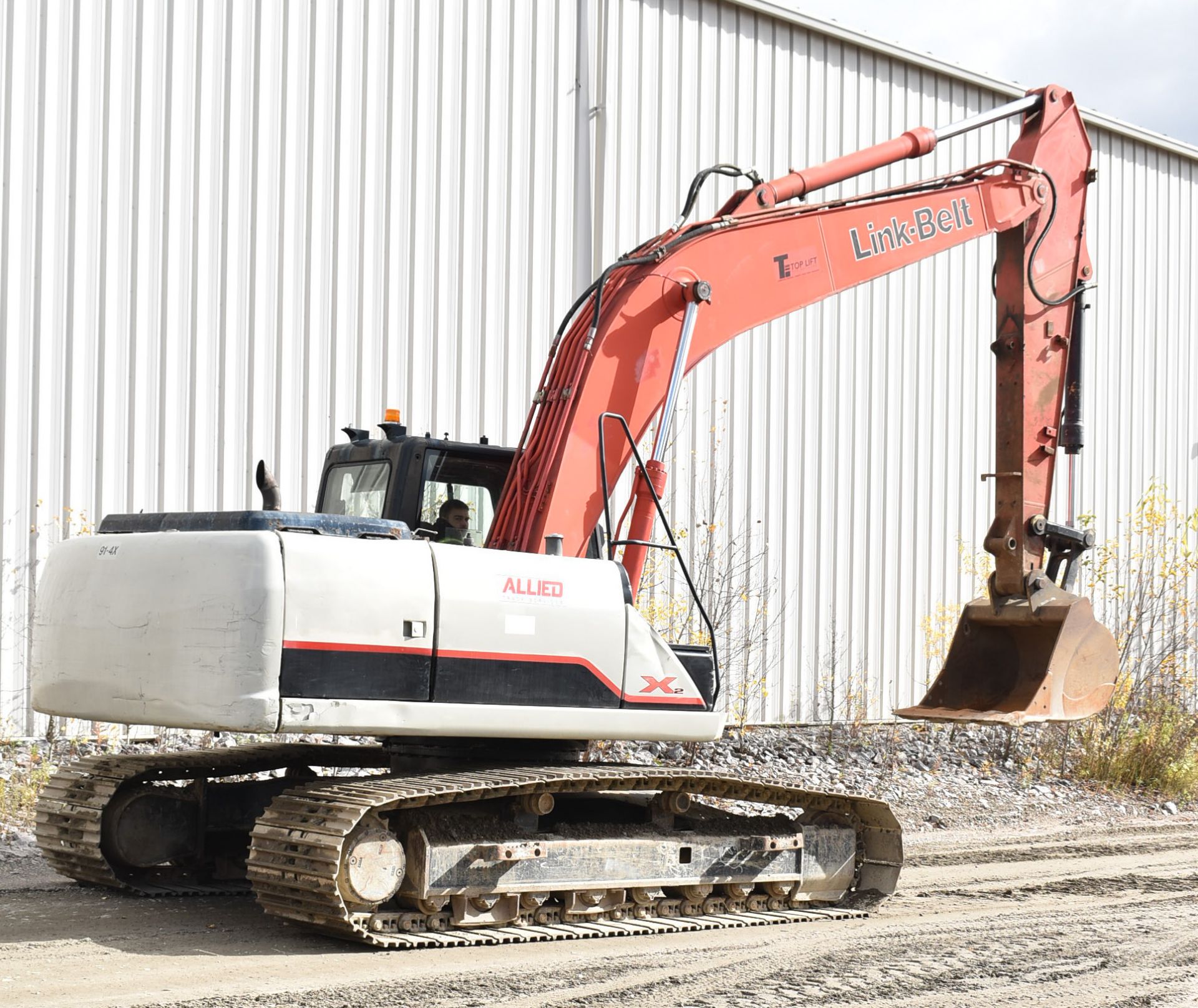 LINK BELT (2010) 210X2 HYDRAULIC TRACKED EXCAVATOR WITH DIESEL ENGINE, 11,075 HRS (RECORDED ON METER - Image 12 of 27