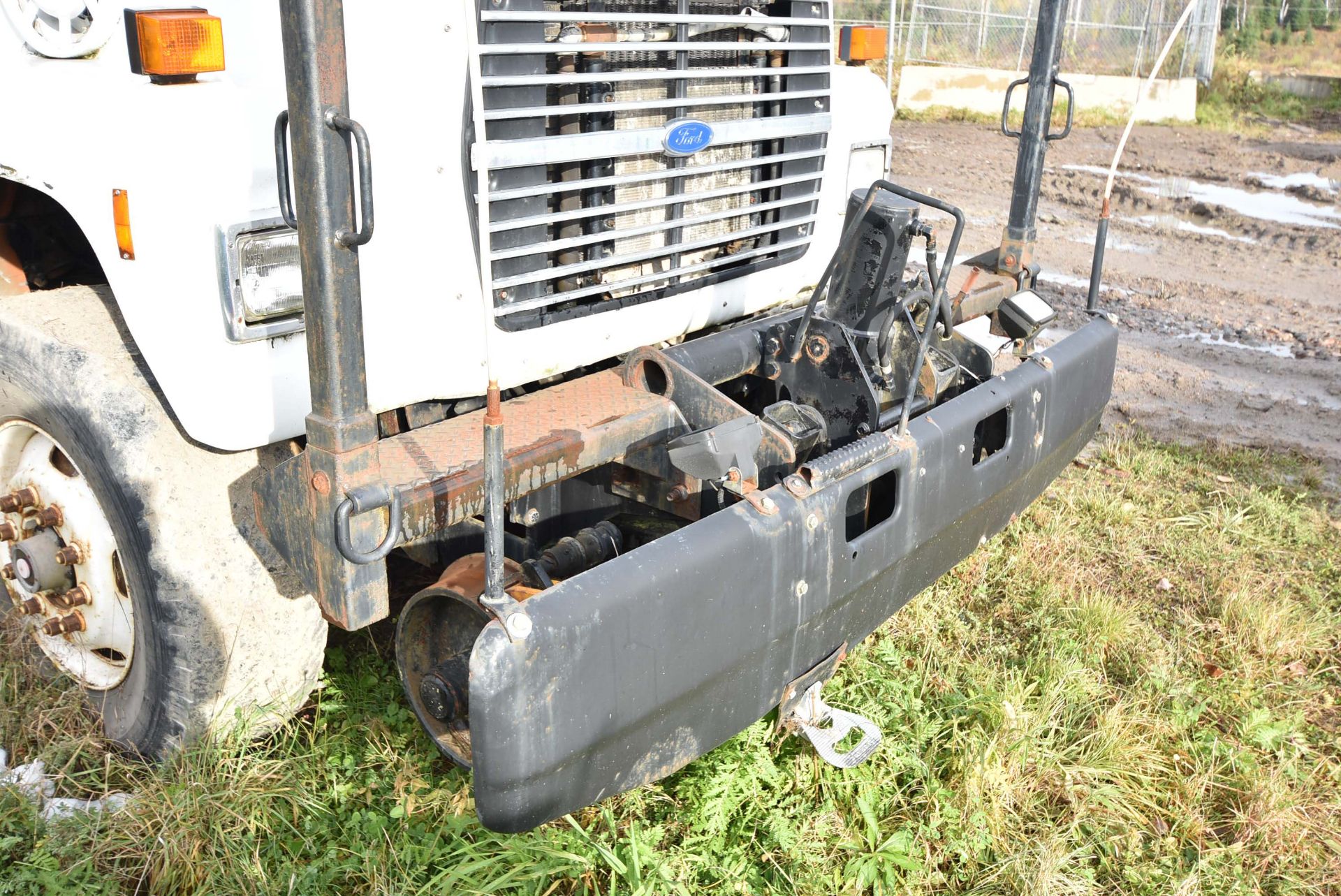 FORD (1997) LNT8000 TANDEM AXLE BOOM TRUCK WITH CREW CAB, CUMMINS FD-1460 DIESEL ENGINE, NATIONAL - Image 11 of 22