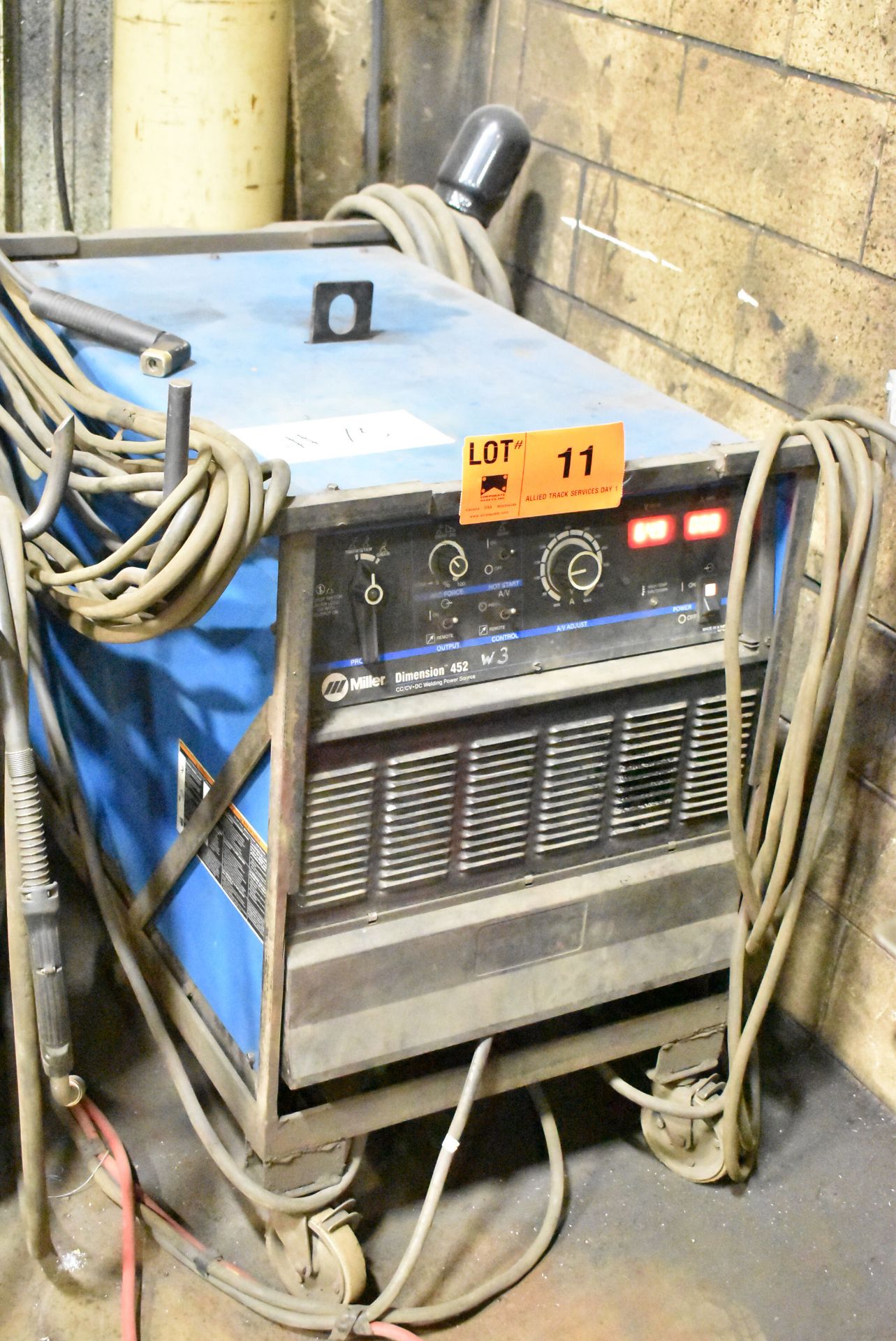 MILLER DIMENSION 452 WELDER WITH MILLER 70 SERIES 24V WIRE FEEDER, CABLES AND GUN, 230-460-575V/ - Image 2 of 6