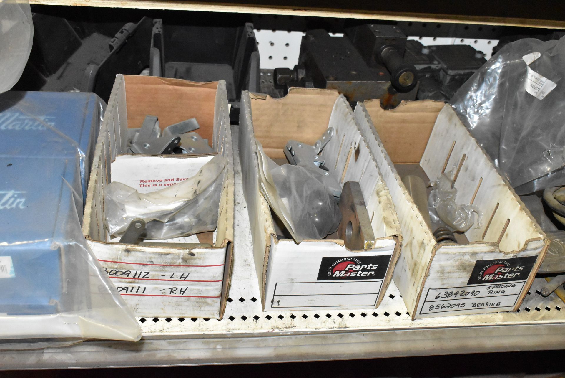 LOT/ CONTENTS OF RACK - TRIPP PARTS, CONTROLS, HYDRAULIC PARTS, CYLINDERS, BITS, BRAKE SHOES, - Image 3 of 4