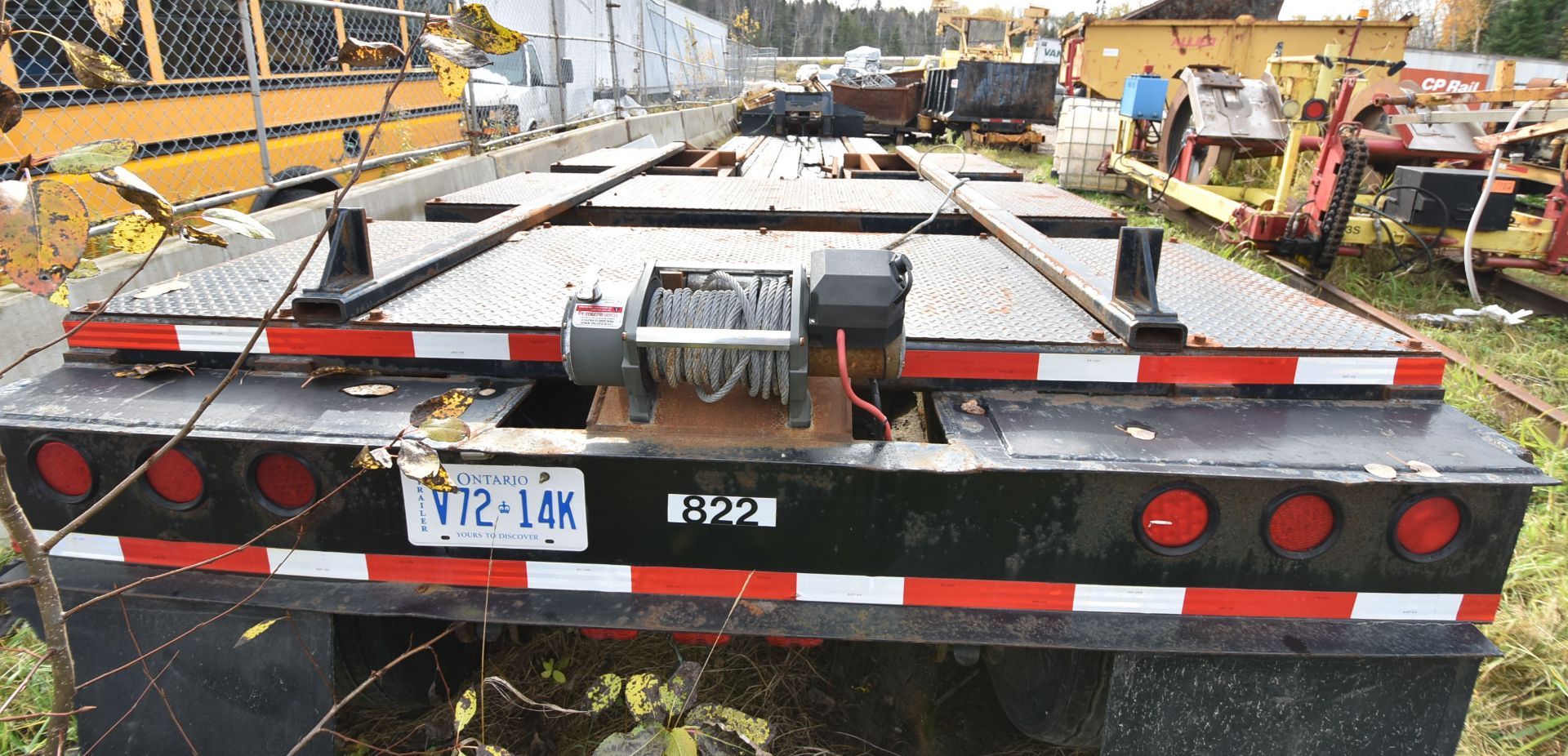 CHALLENGER (2002) RJ-50 TRI AXLE FLOAT TRAILER WITH RAIL KIT, VIN 1W8A11E392S000314 (822) (LOCATED - Image 7 of 9