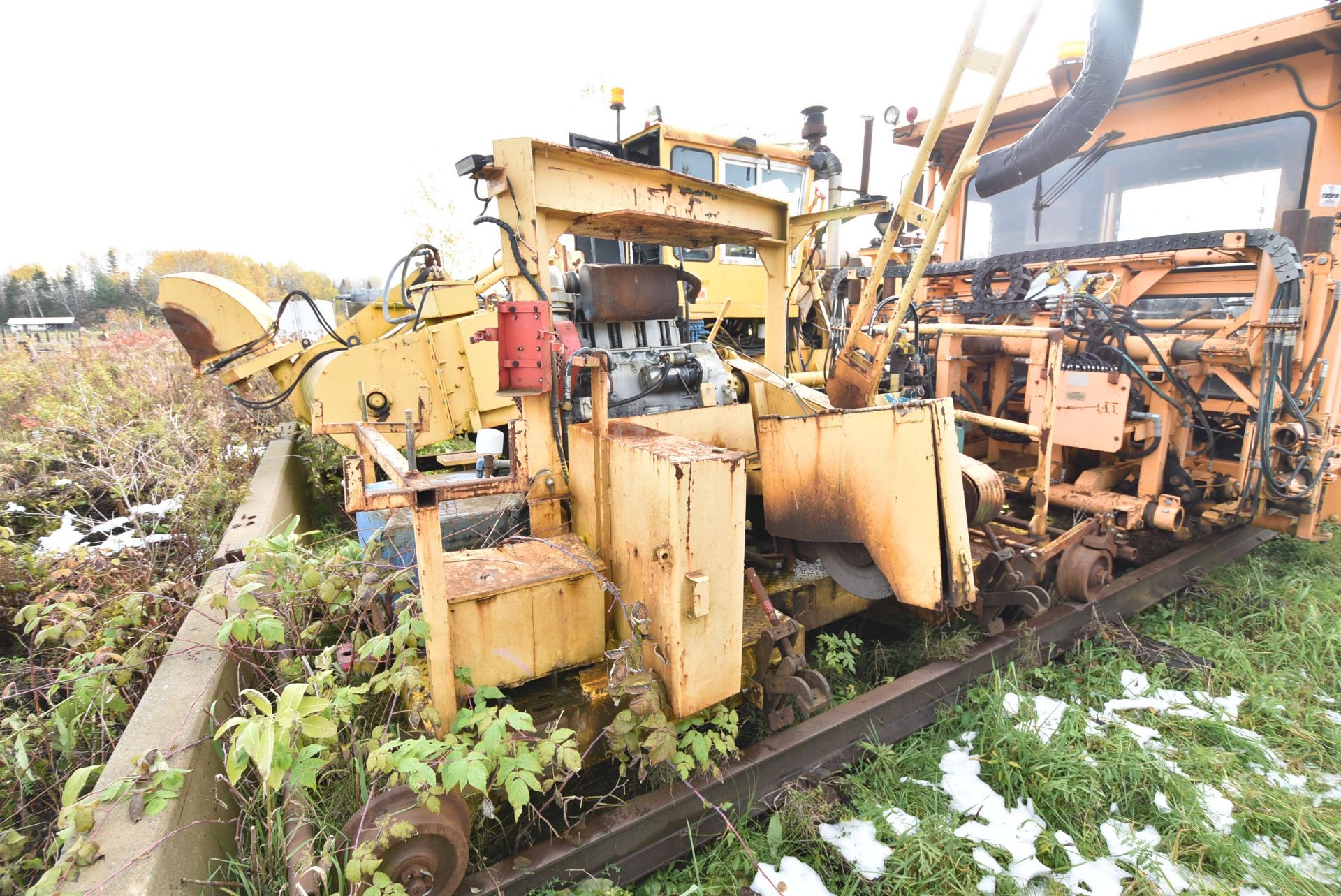 MEADOWELD BEAR ABRASIVE RAIL SAW WITH HATZ AIR-COOLED DIESEL ENGINE, 180-DEGREE ROTATING SAW HEAD, - Image 4 of 5