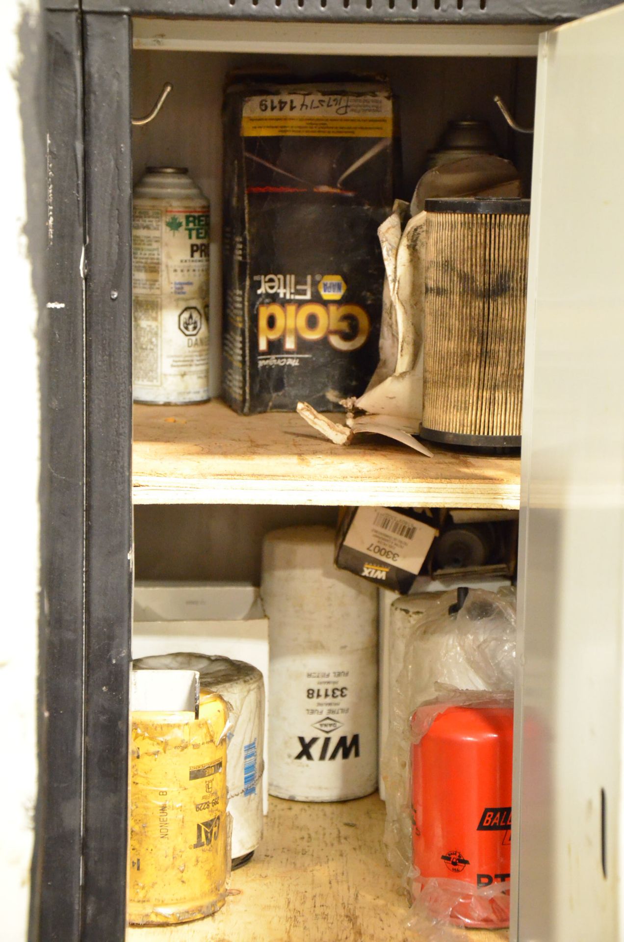 LOT/ CABINET WITH AUTOMOTIVE PARTS, CONSUMABLES, OILS AND LUBRICANTS (LOCATED AT 169A S SERVICE - Image 8 of 15