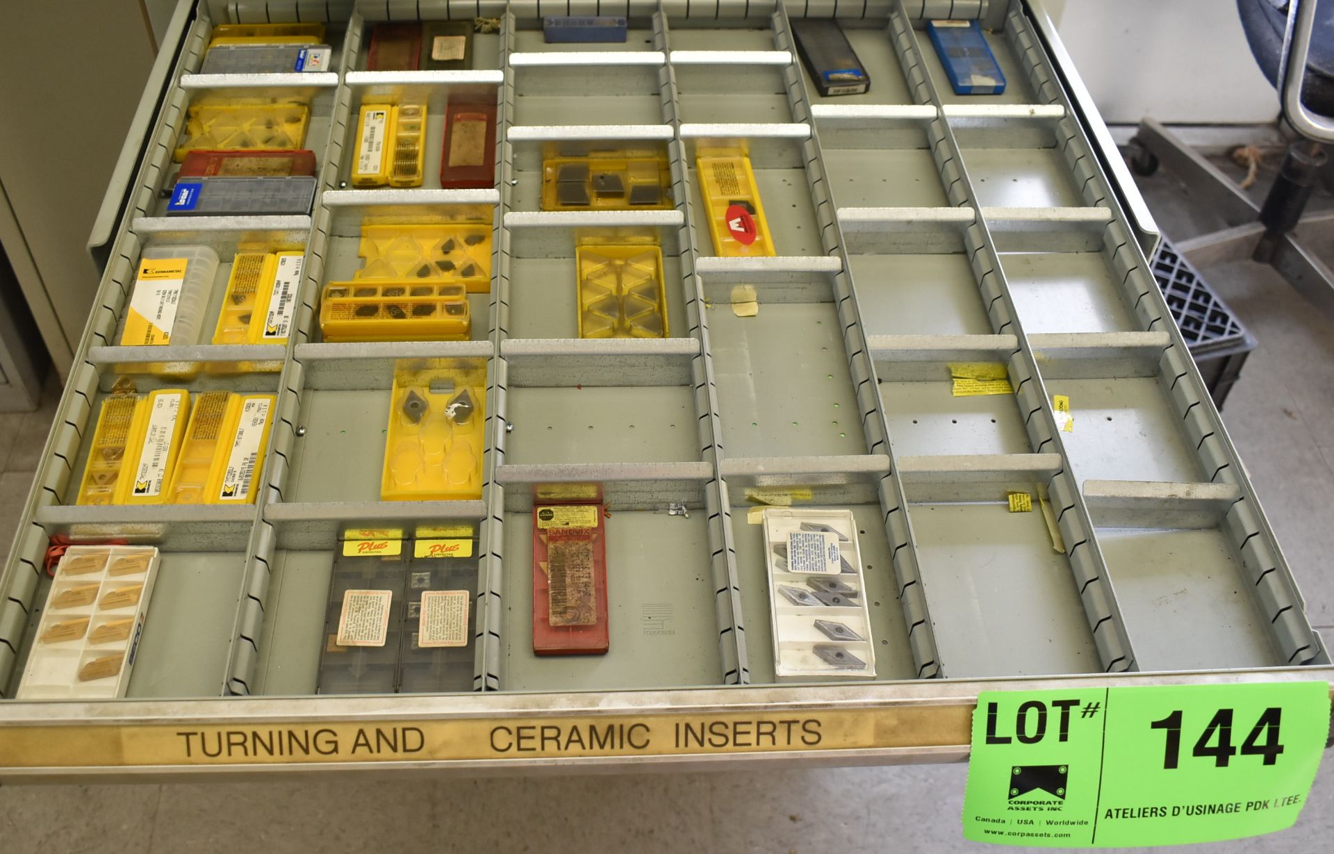 LOT/ CONTENTS OF DRAWER - CARBIDE TURNING INSERTS, CERAMIC INSERTS