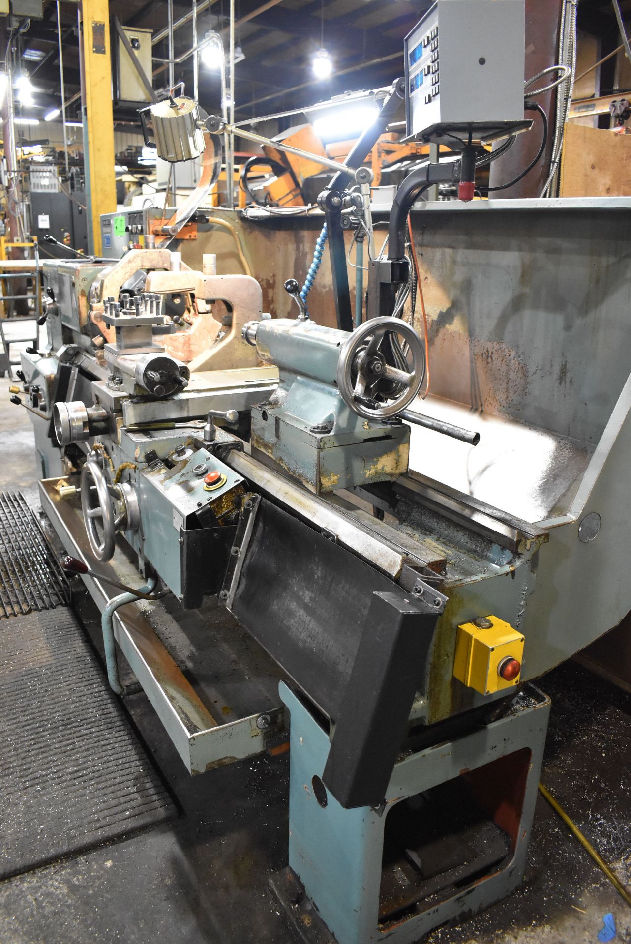 TOS SN 50 C GAP BED ENGINE LATHE WITH 20" SWING, 64" BETWEEN CENTERS, 2" SPINDLE BORE, SPEEDS TO - Image 5 of 12