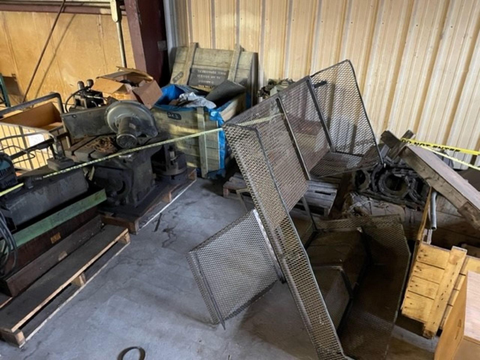 LOT/ WIRE MESH BINS & SKIDS WITH SPARE MACHINE PARTS, SURPLUS EQUIPMENT, - Image 6 of 7