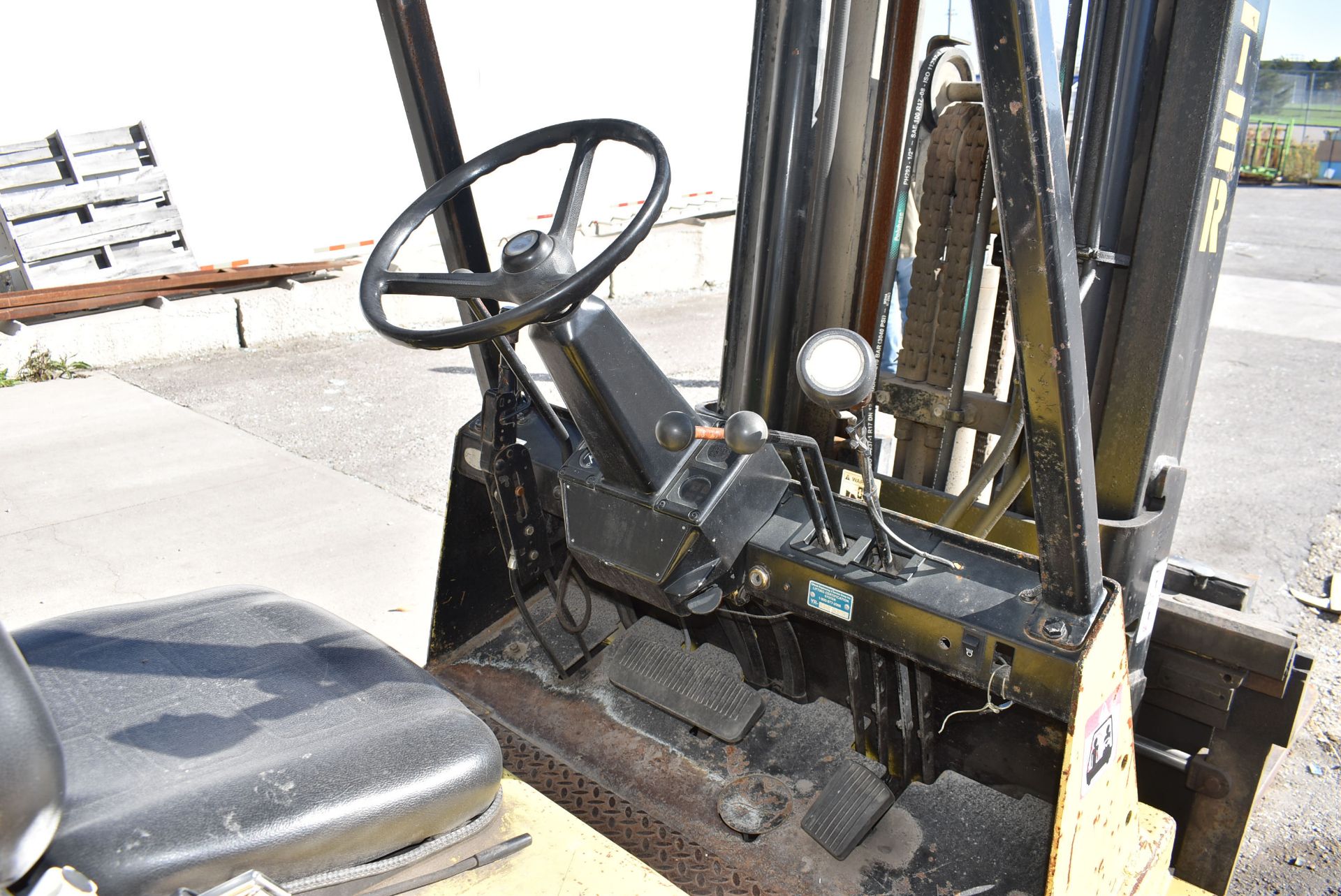 HYSTER S120XL2S LPG FORKLIFT WITH 9900 LB. CAPACITY, 208.7" MAX. LIFT HEIGHT, 3 STAGE MAST, SIDE - Image 6 of 12