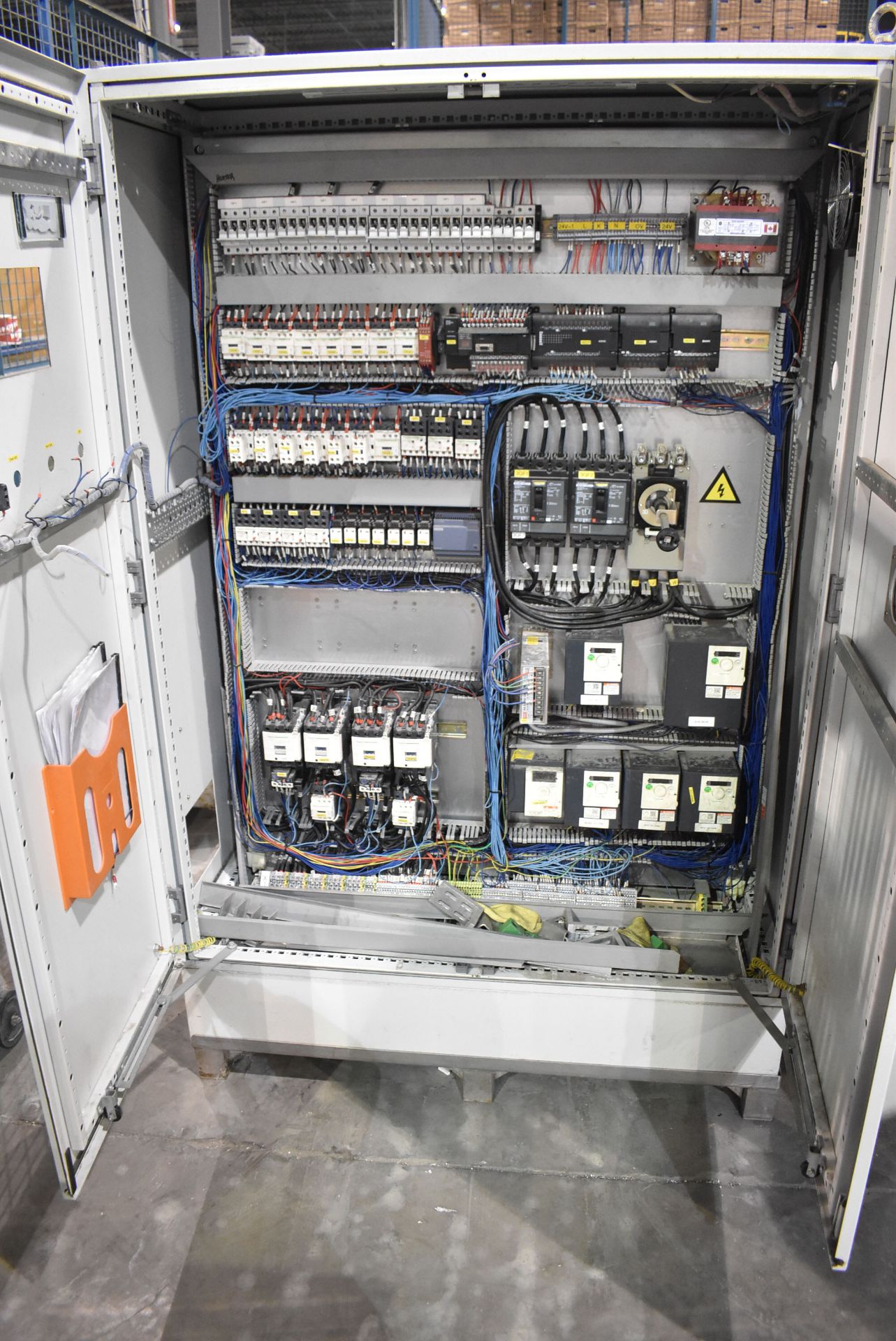 LOT/ CONTROL CABINETS - Image 2 of 7