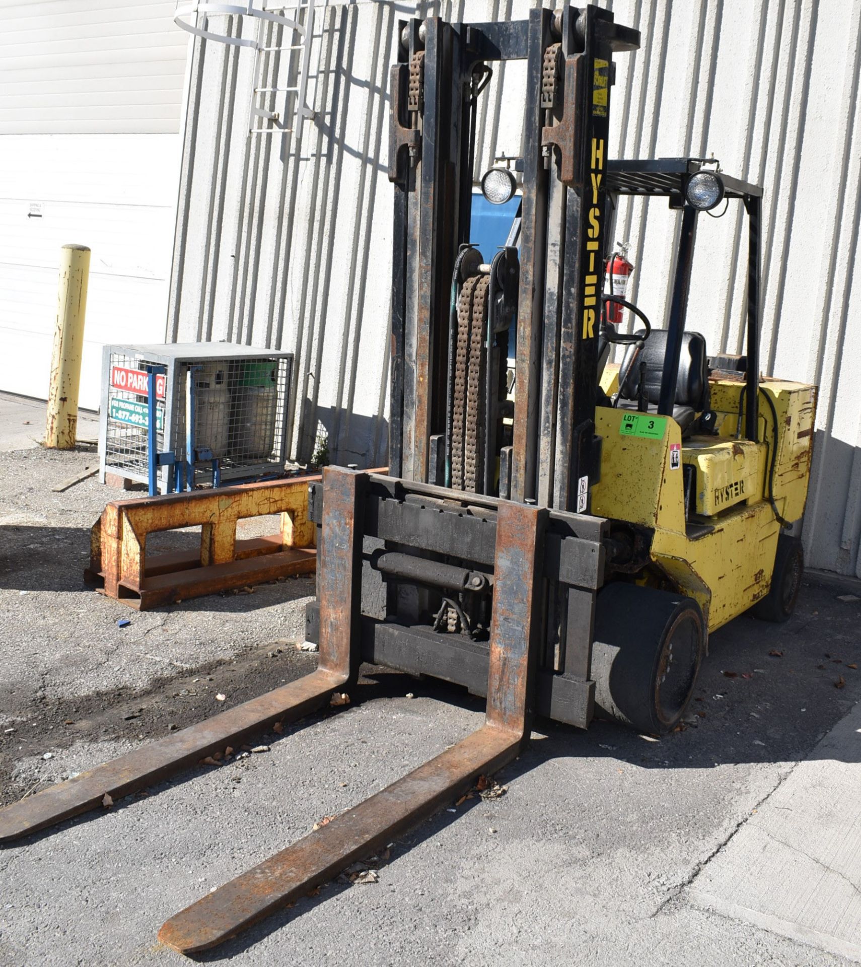 HYSTER S120XL2S LPG FORKLIFT WITH 9900 LB. CAPACITY, 208.7" MAX. LIFT HEIGHT, 3 STAGE MAST, SIDE