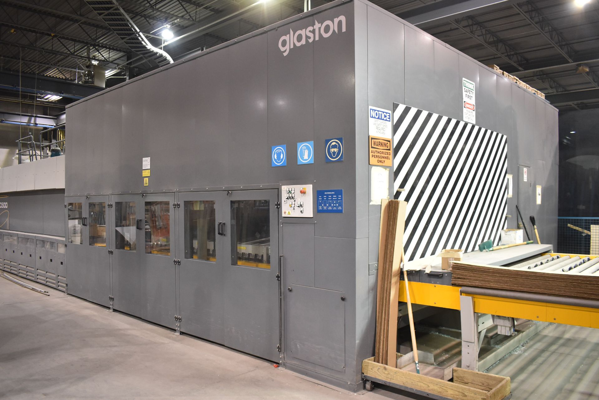 GLASTON-TAMGLASS (2014) FC-500-2848-380L TEMPERING FURNACE WITH 117" X 201" POWER INFEED CONVEYOR, - Image 7 of 26