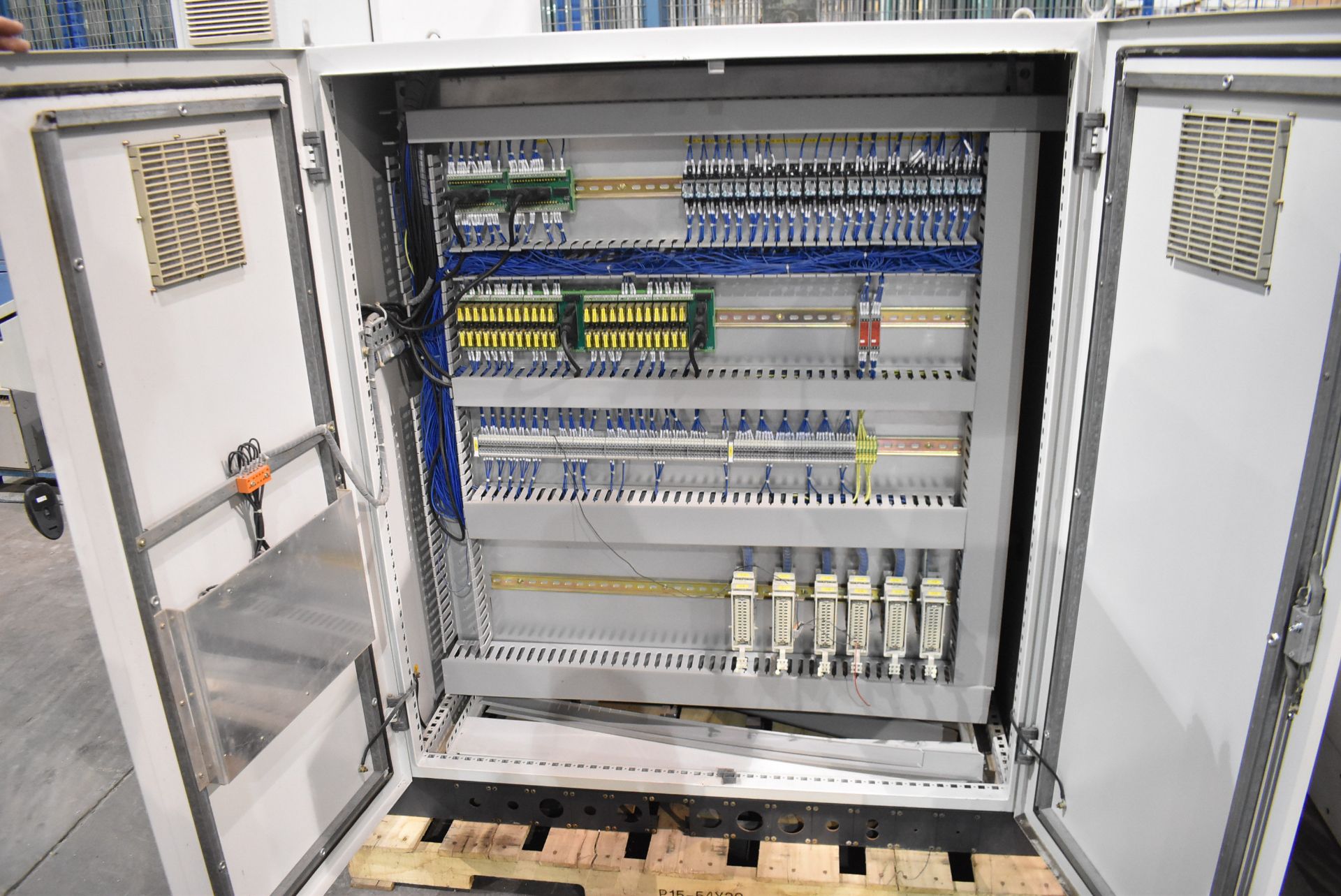 LOT/ CONTROL CABINETS - Image 4 of 7