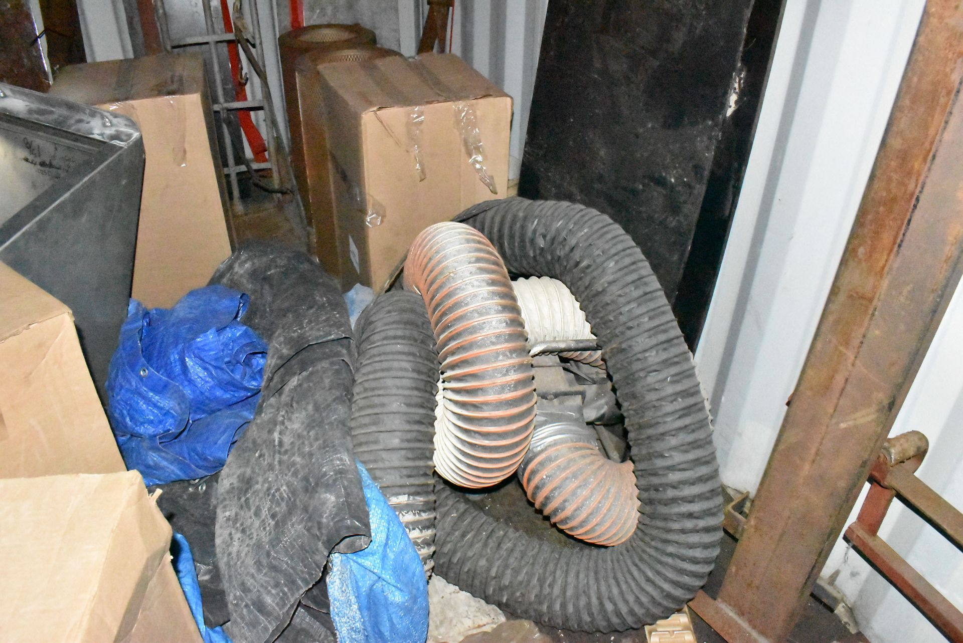 LOT/ REMAINING CONTENTS OF CONTAINER CONSISTING OF SPARE PARTS, FLY WHEELS, WIRE, ROLLERS AND BUCKET - Image 2 of 8