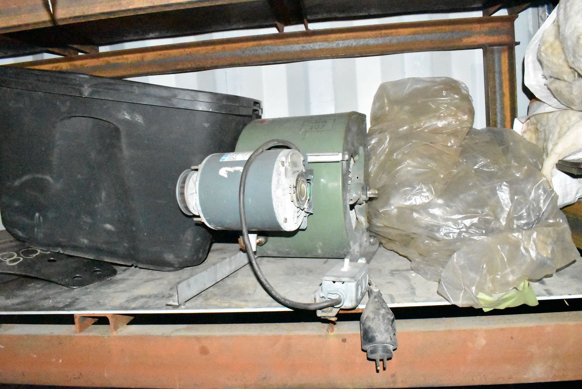LOT/ REMAINING CONTENTS OF CONTAINER CONSISTING OF SPARE PARTS, FLY WHEELS, WIRE, ROLLERS AND BUCKET - Image 4 of 8