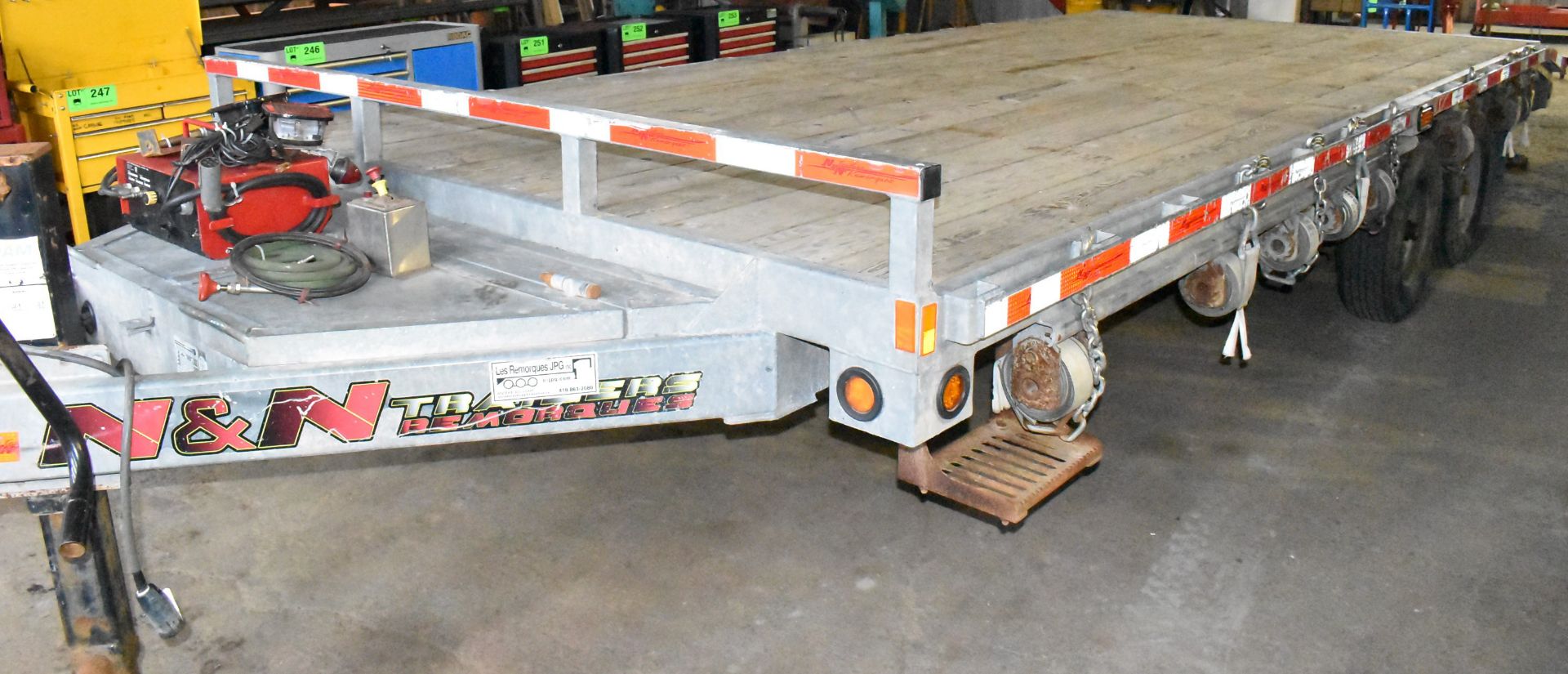 N&N REMORQUES INC. (2017) 18' TANDEM AXLE FLAT DECK TRAILER WITH LOADING RAMPS, VIN - Image 2 of 10