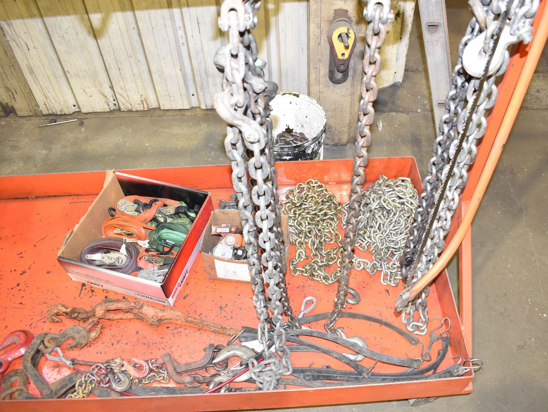 LOT/ ROLLING RACK WITH RIGGING SUPPLIES CONSISTING OF SHACKLES, EYE BOLTS, CHAIN AND STRAPS - Image 4 of 4