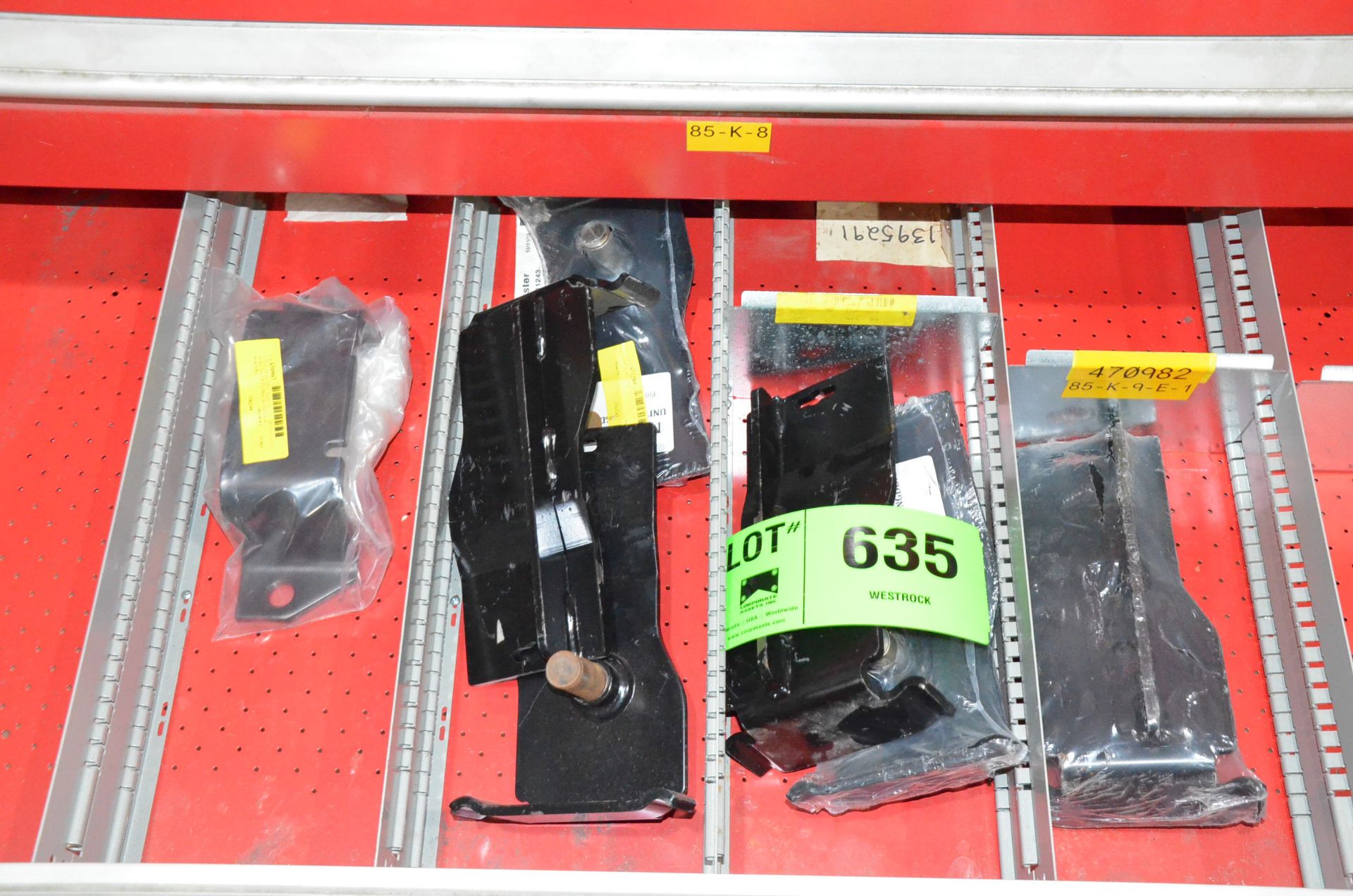 LOT/ CONTENTS OF 9 DRAWER CABINET - HYSTER FORKLIFT PARTS - Image 7 of 9