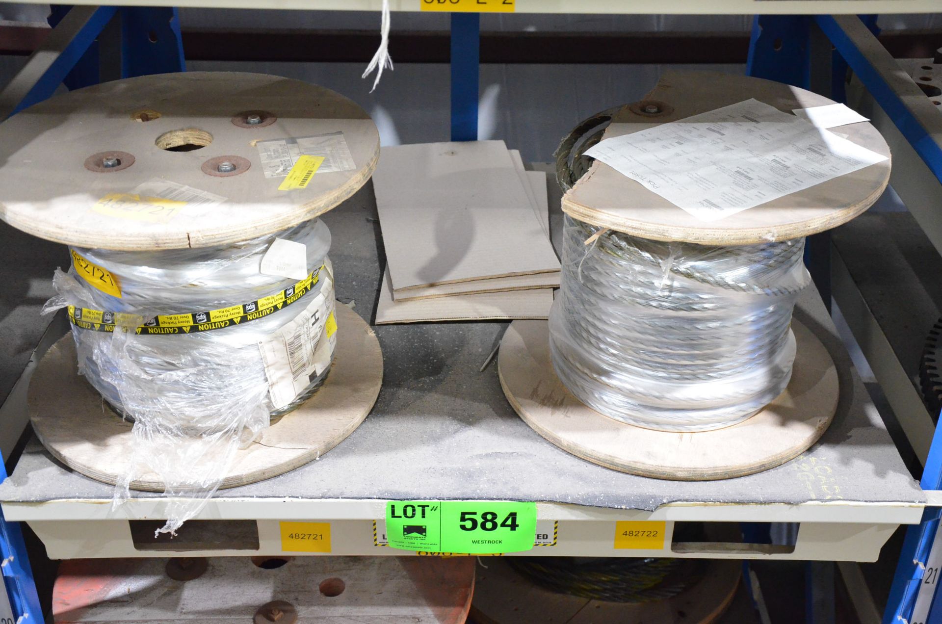 LOT/ CONTENTS OF SHELF - WIRE ROPE