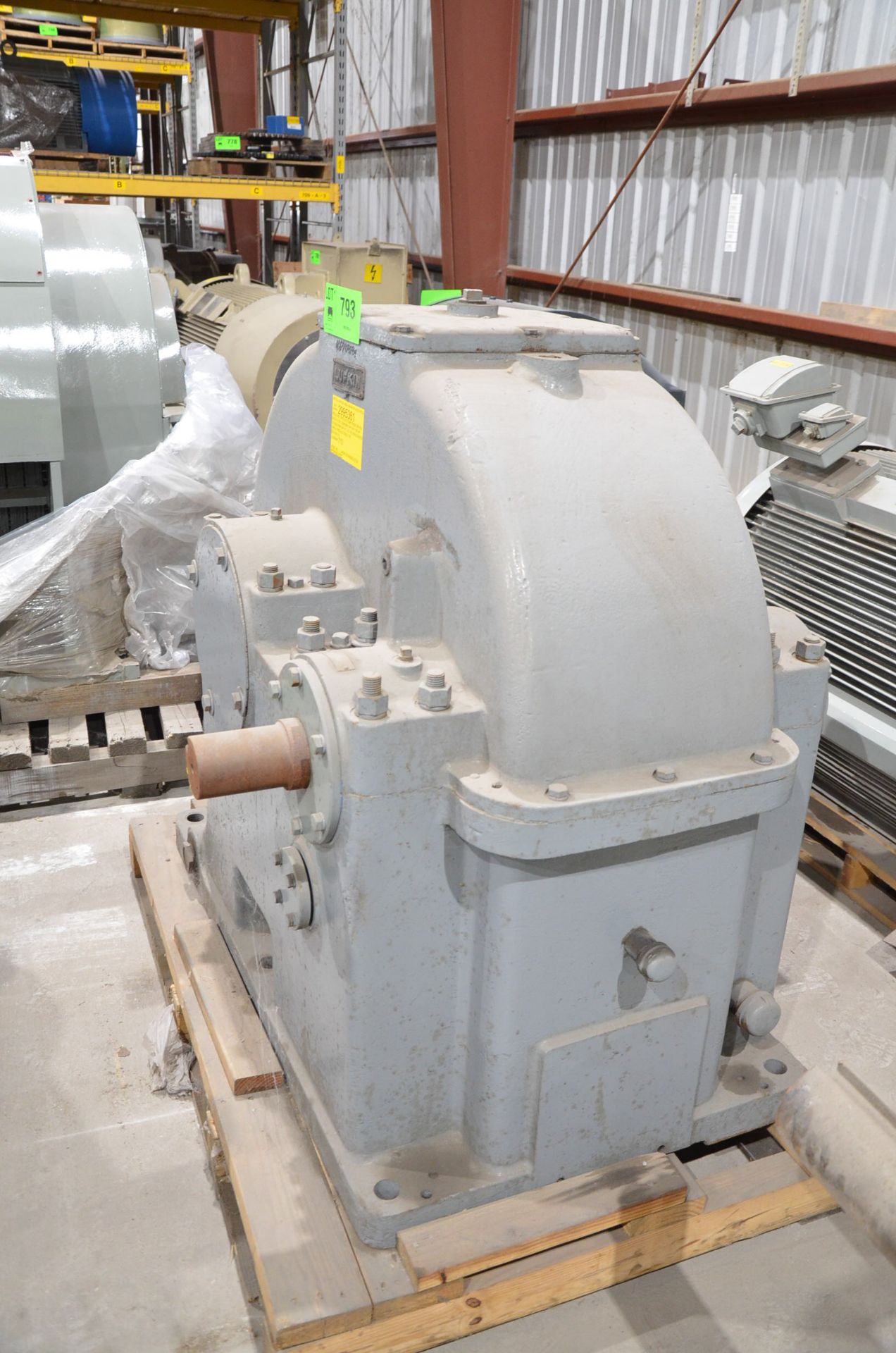 LUFKIN GEAR REDUCER WITH 5.795:1 RATIO, 3698 HP MAX INPUT HP, 1750 RATED SERVICE HP, 4520 MAX - Image 2 of 6