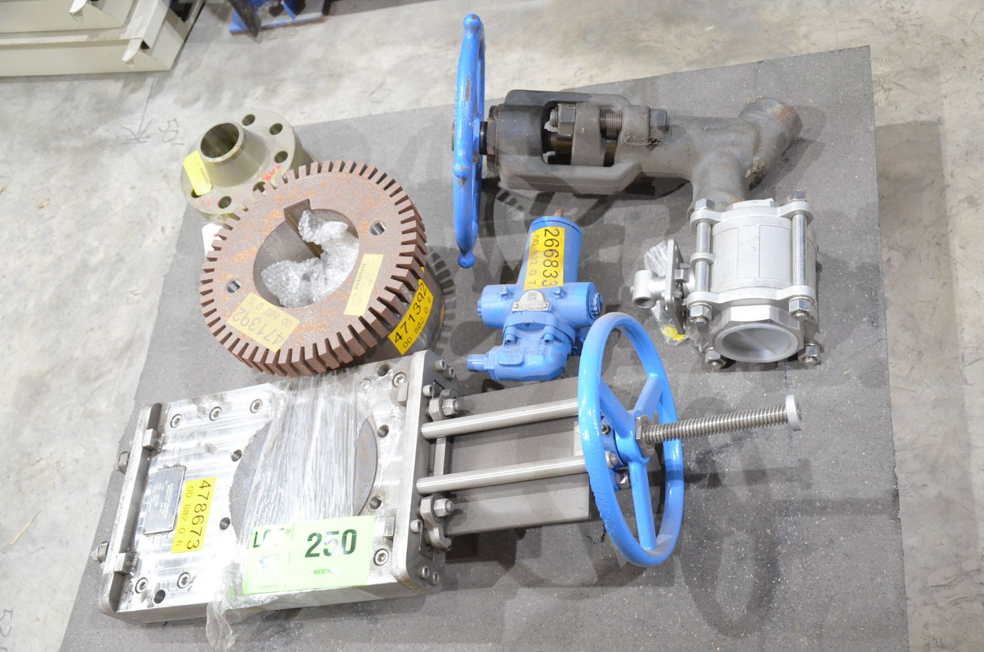 LOT/ CONTENTS OF SHELF - FISHER (2021) 8500-SS-TCM 14" SS BALL TYPE POWER ACTUATED VALVE - Image 6 of 6