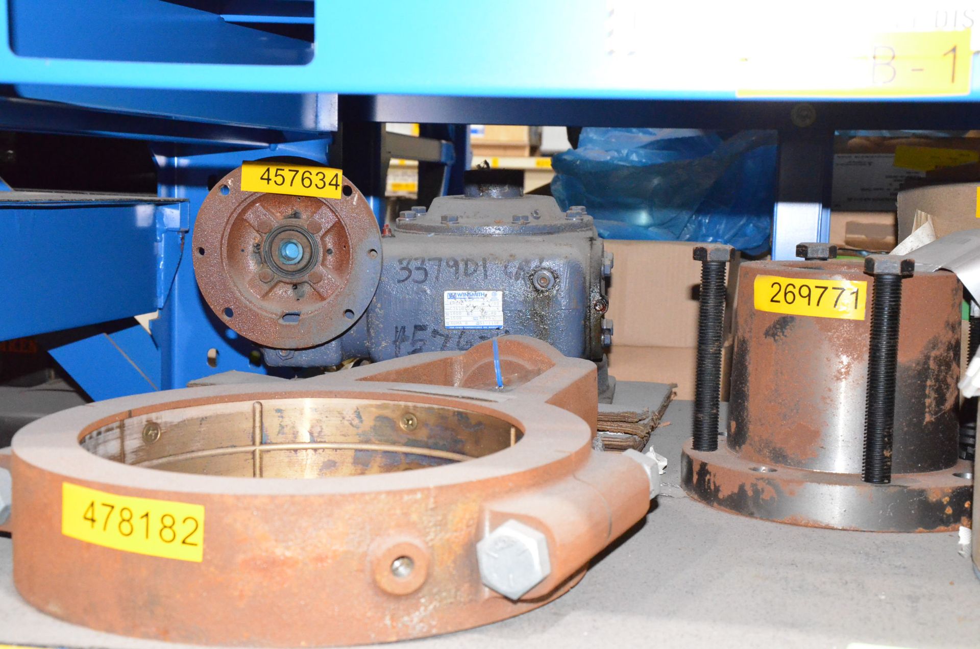 LOT/ CONTENTS OF SHELF - BALDOR SHEAVES, HUB COUPLINGS AND GEAR REDUCER - Image 3 of 3