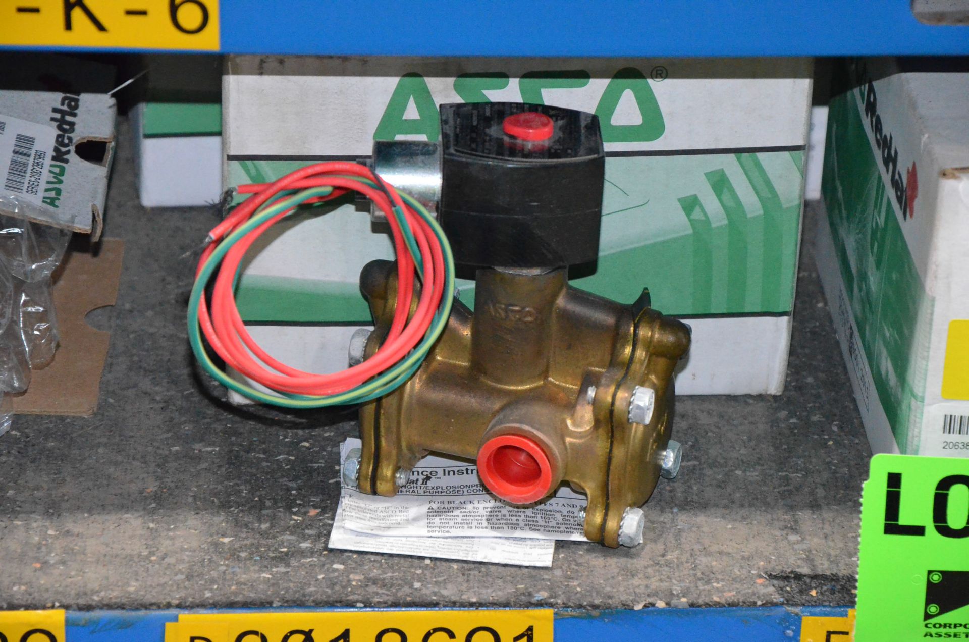 LOT/ CONTENTS OF SHELF - 3-WAY BRASS SOLENOID VALVES - Image 2 of 4