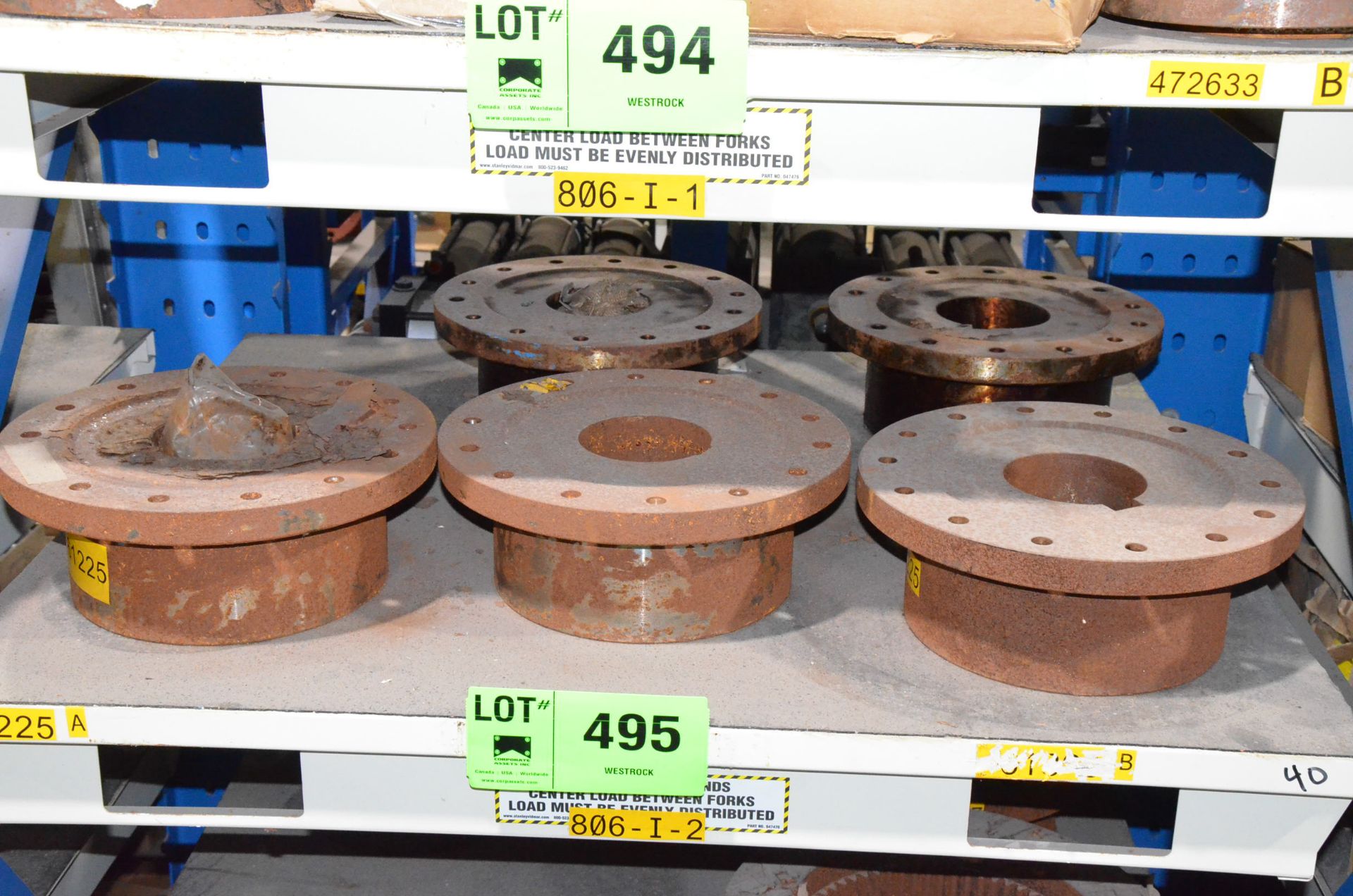 LOT/ CONTENTS OF SHELF - HUB COUPLINGS